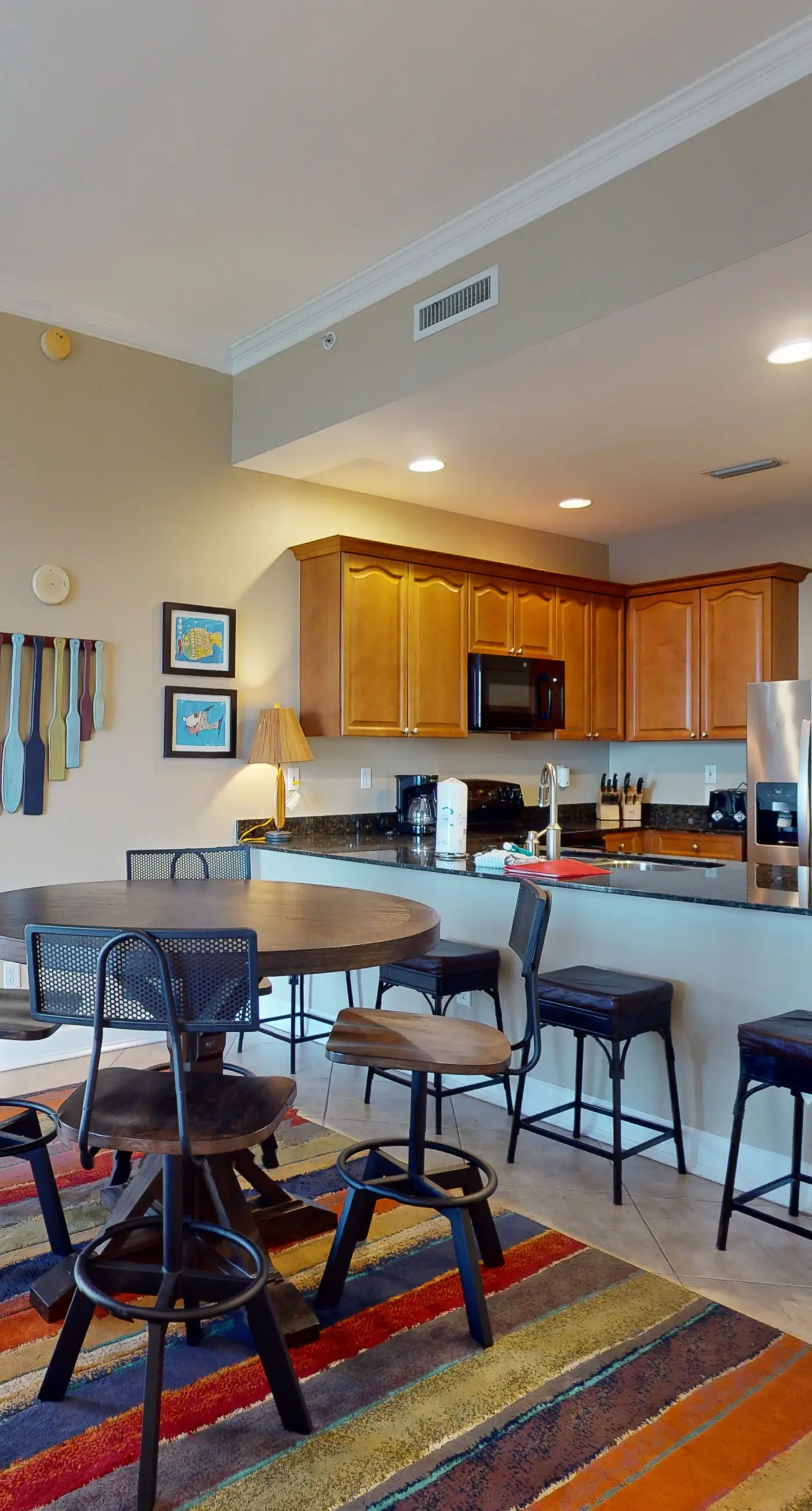 Bayfront condo w/ amazing views, shared hot tub & community pool
