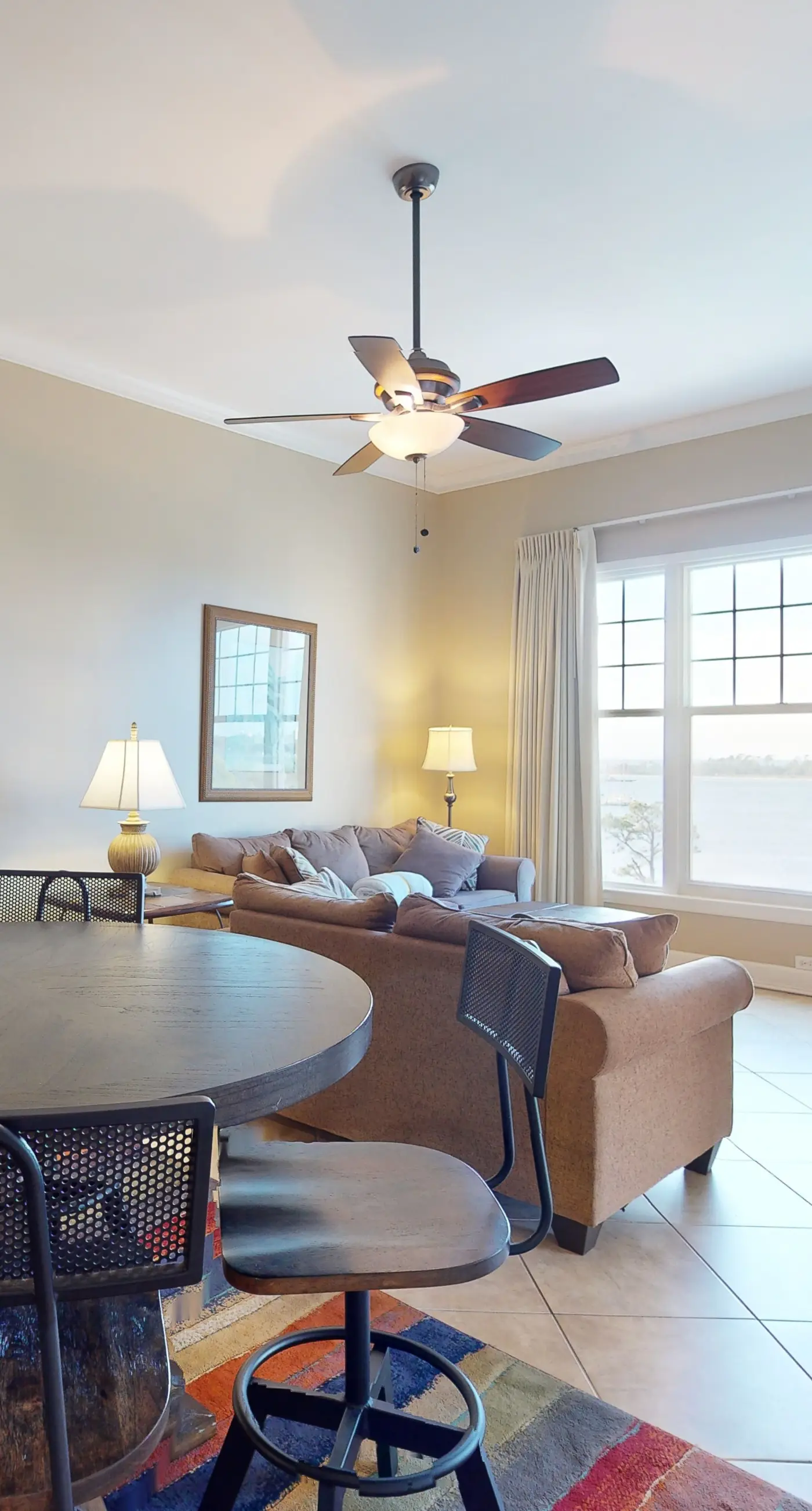 Bayfront condo w/ amazing views, shared hot tub & community pool