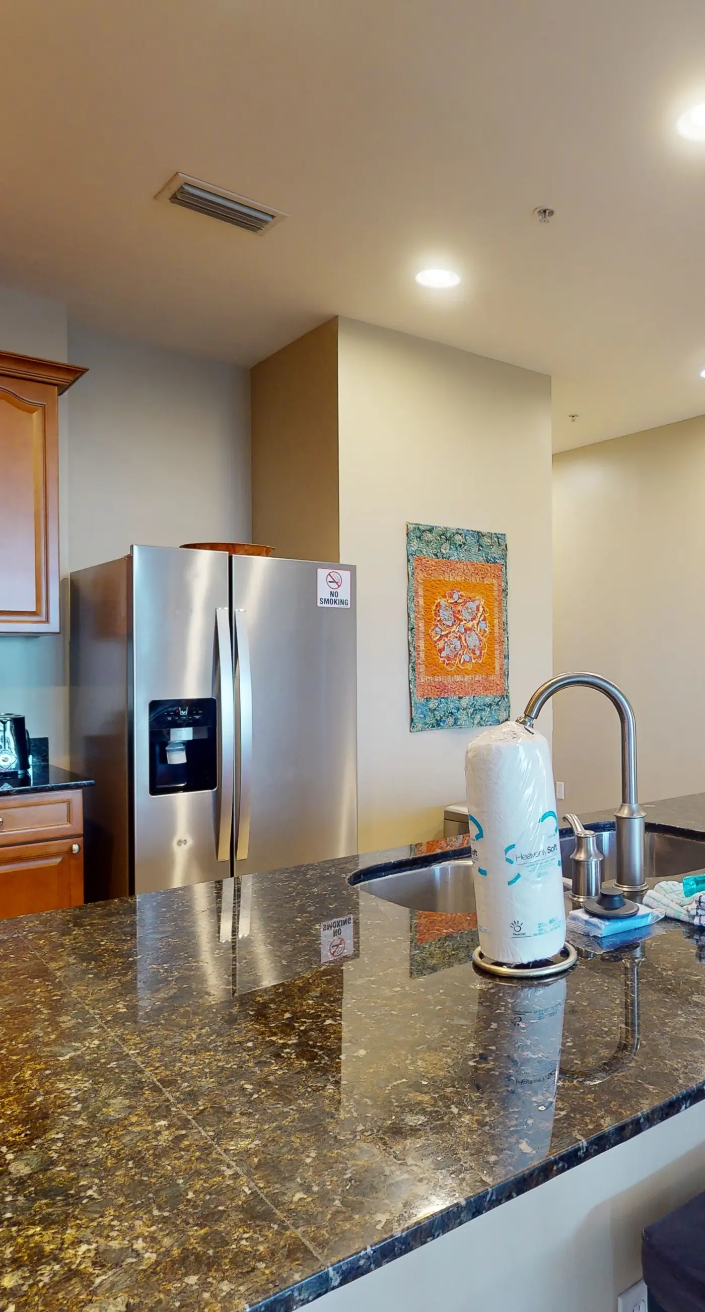 Bayfront condo w/ amazing views, shared hot tub & community pool