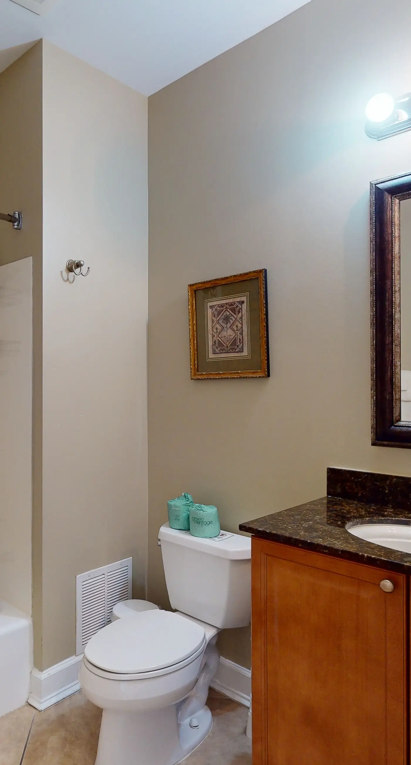 Bayfront condo w/ amazing views, shared hot tub & community pool