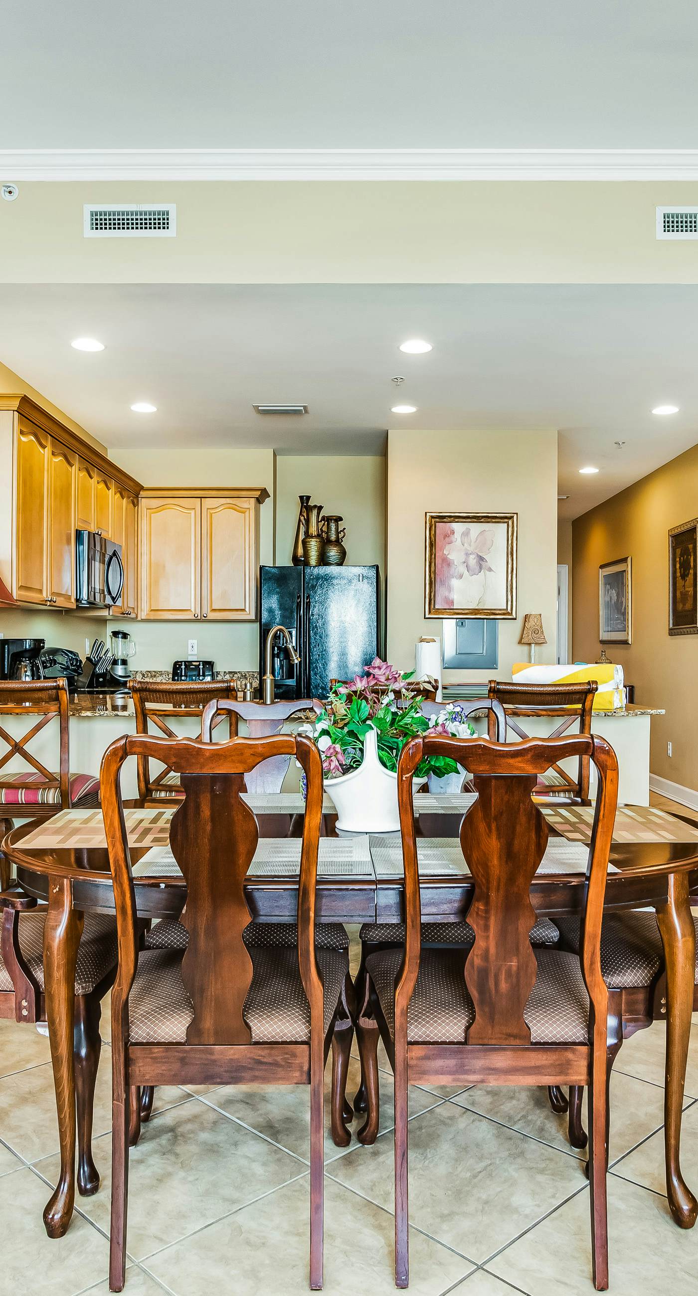 Bay-facing condo w/ majestic view & shared lagoon-style pool/hot tub