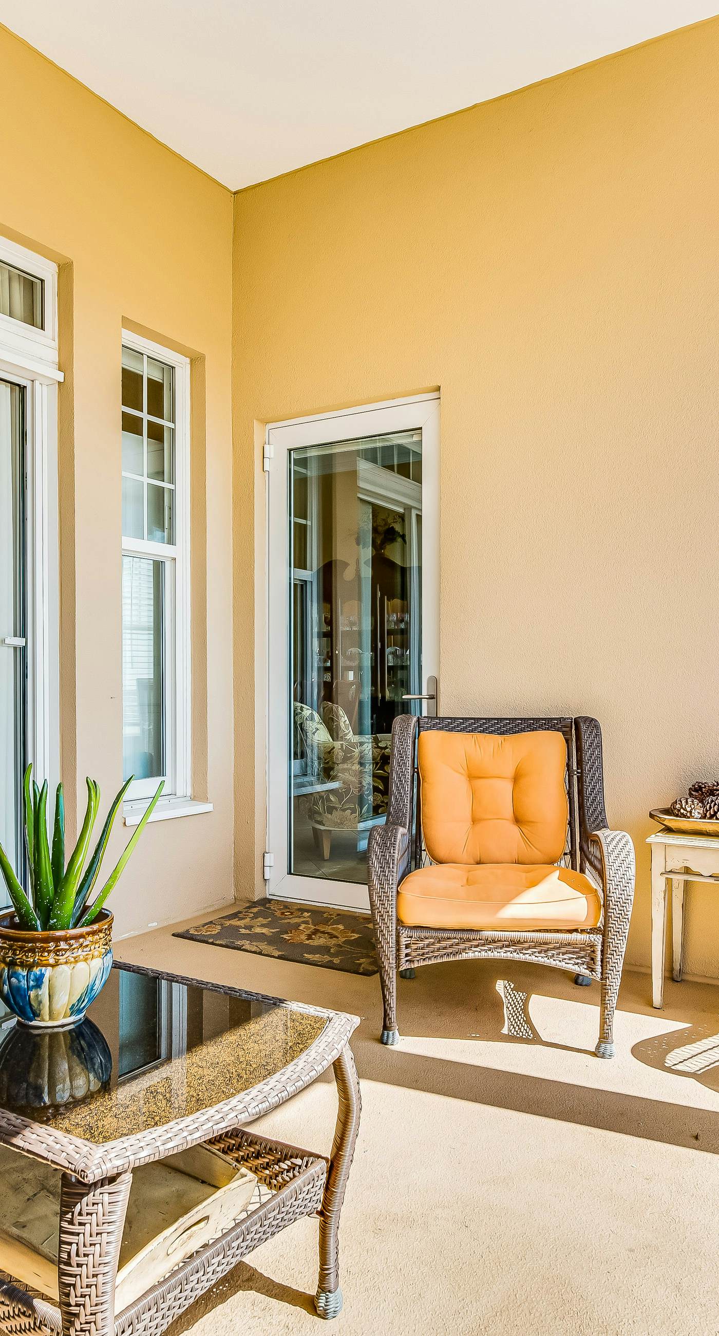 Bay-facing condo w/ majestic view & shared lagoon-style pool/hot tub