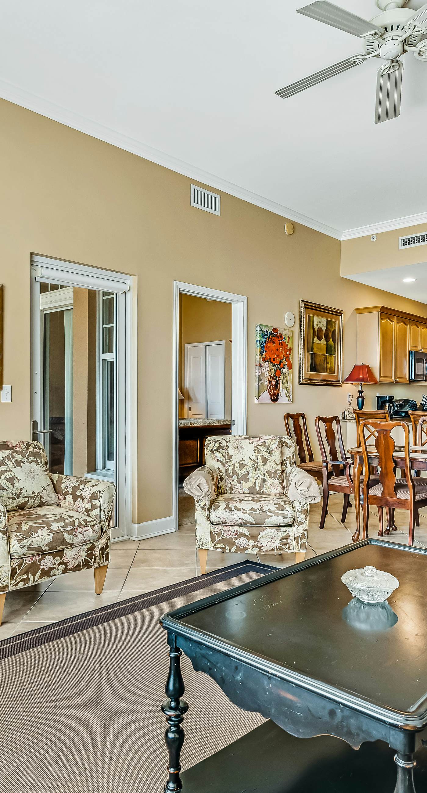 Bay-facing condo w/ majestic view & shared lagoon-style pool/hot tub