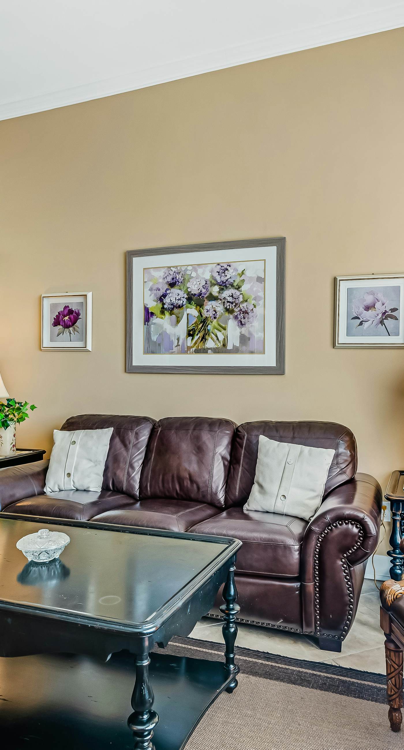 Bay-facing condo w/ majestic view & shared lagoon-style pool/hot tub