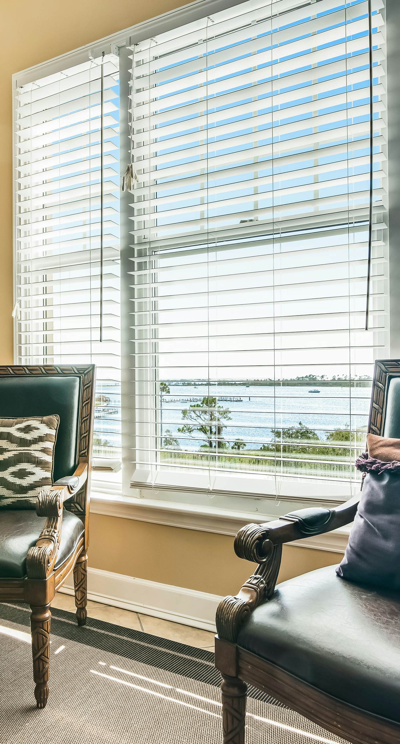 Bay-facing condo w/ majestic view & shared lagoon-style pool/hot tub