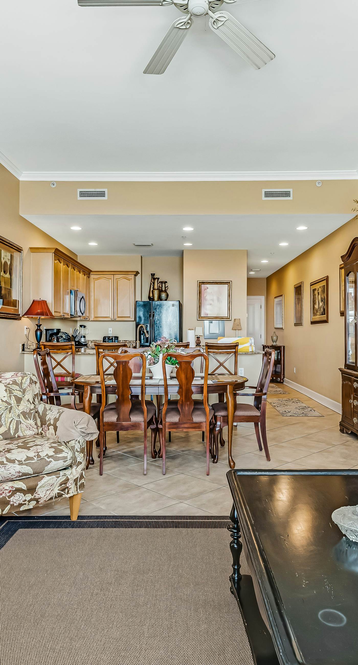 Bay-facing condo w/ majestic view & shared lagoon-style pool/hot tub