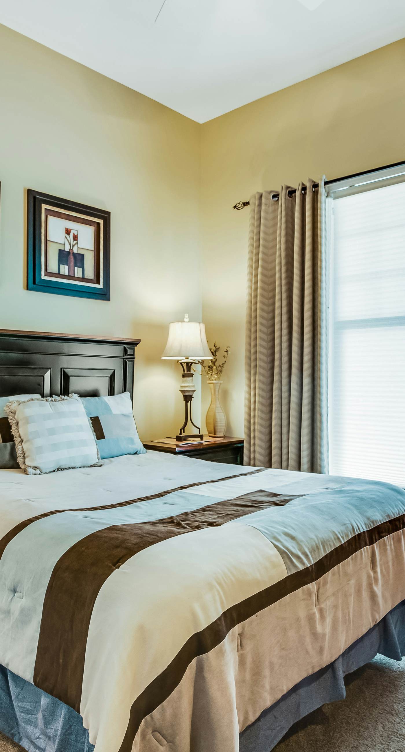 Bay-facing condo w/ majestic view & shared lagoon-style pool/hot tub