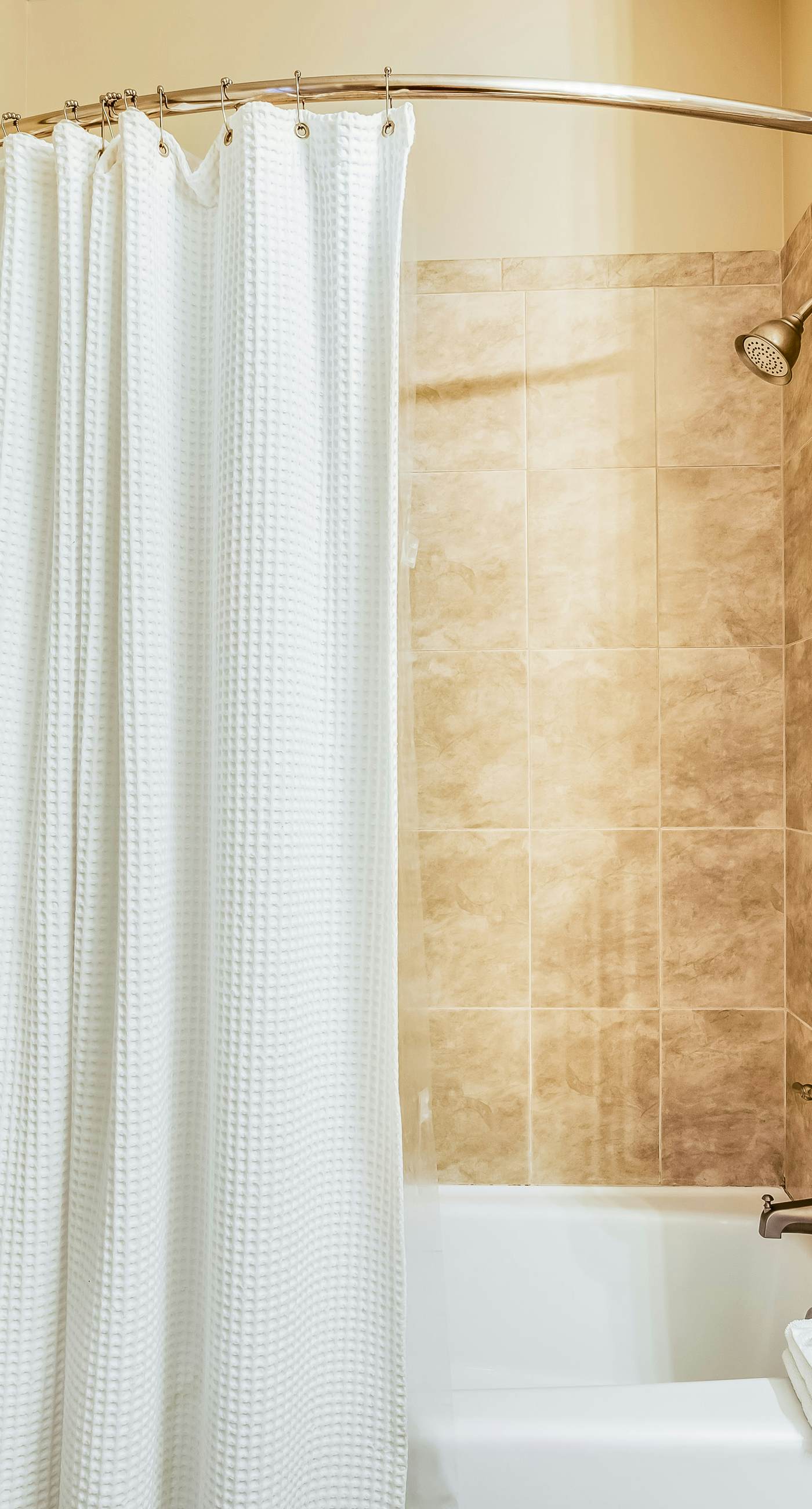 Bay-facing condo w/ majestic view & shared lagoon-style pool/hot tub