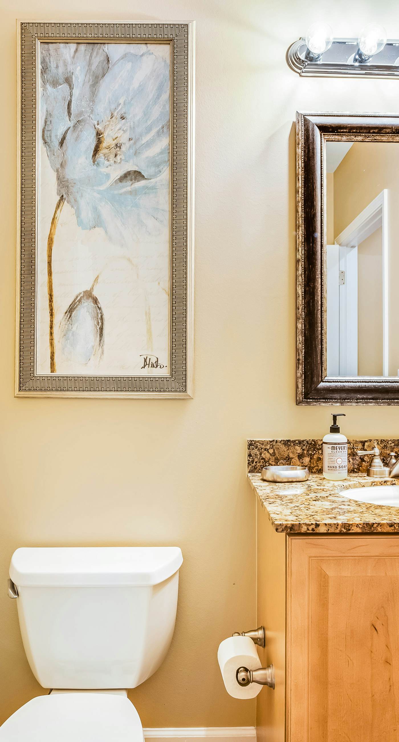 Bay-facing condo w/ majestic view & shared lagoon-style pool/hot tub