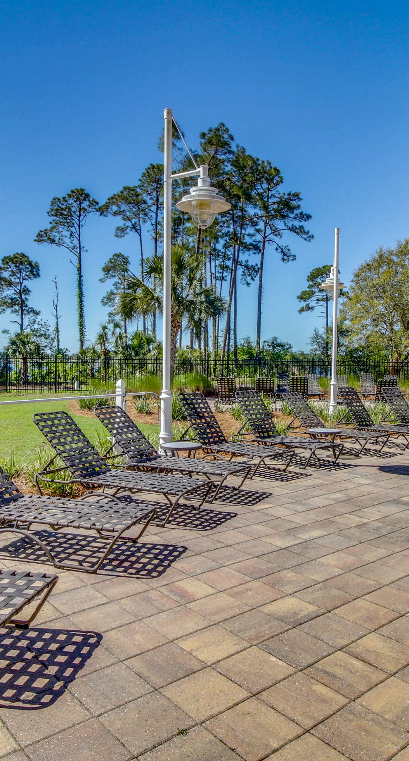 Bay-facing condo w/ majestic view & shared lagoon-style pool/hot tub