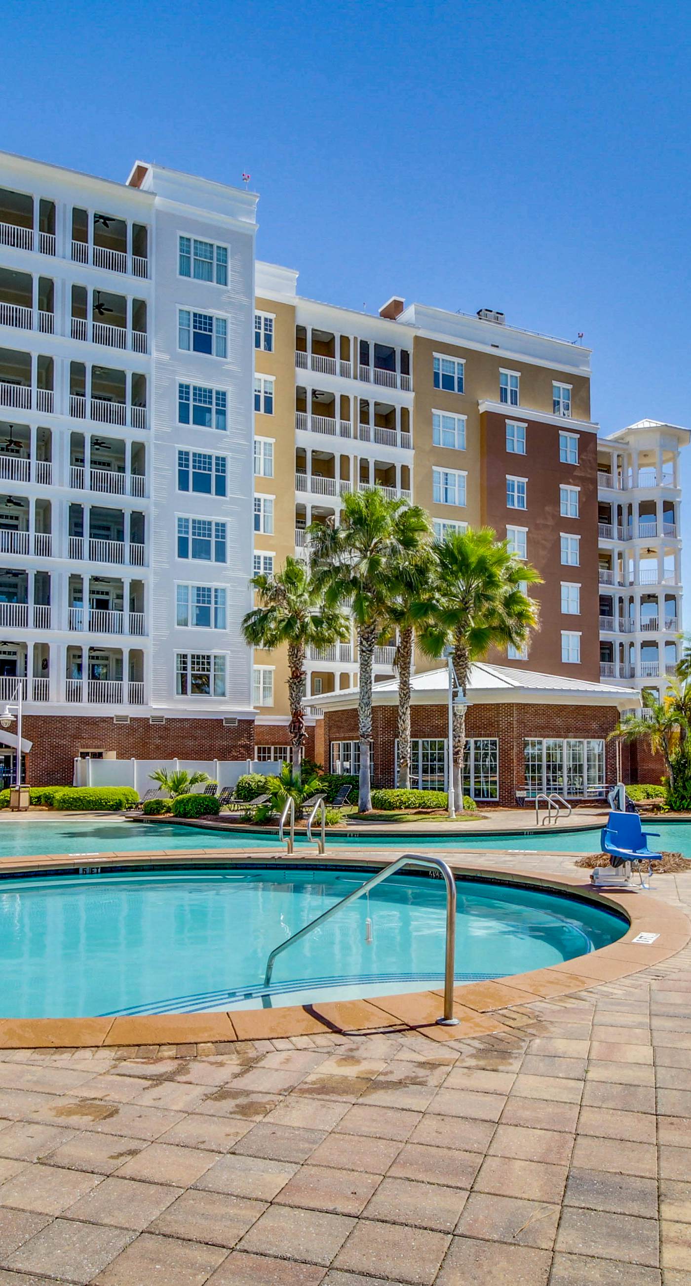 Bay-facing condo w/ majestic view & shared lagoon-style pool/hot tub