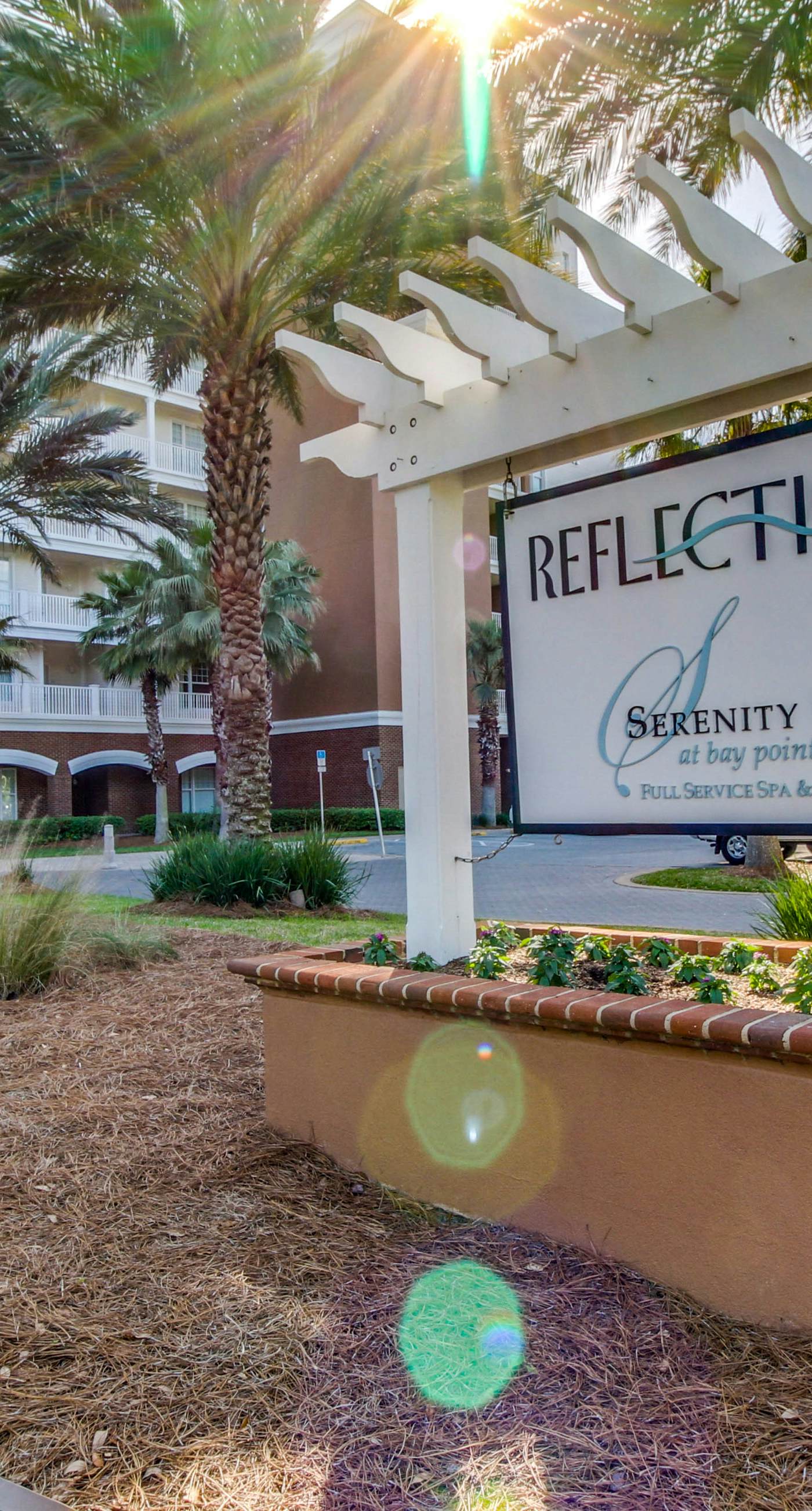 Bay-facing condo w/ majestic view & shared lagoon-style pool/hot tub