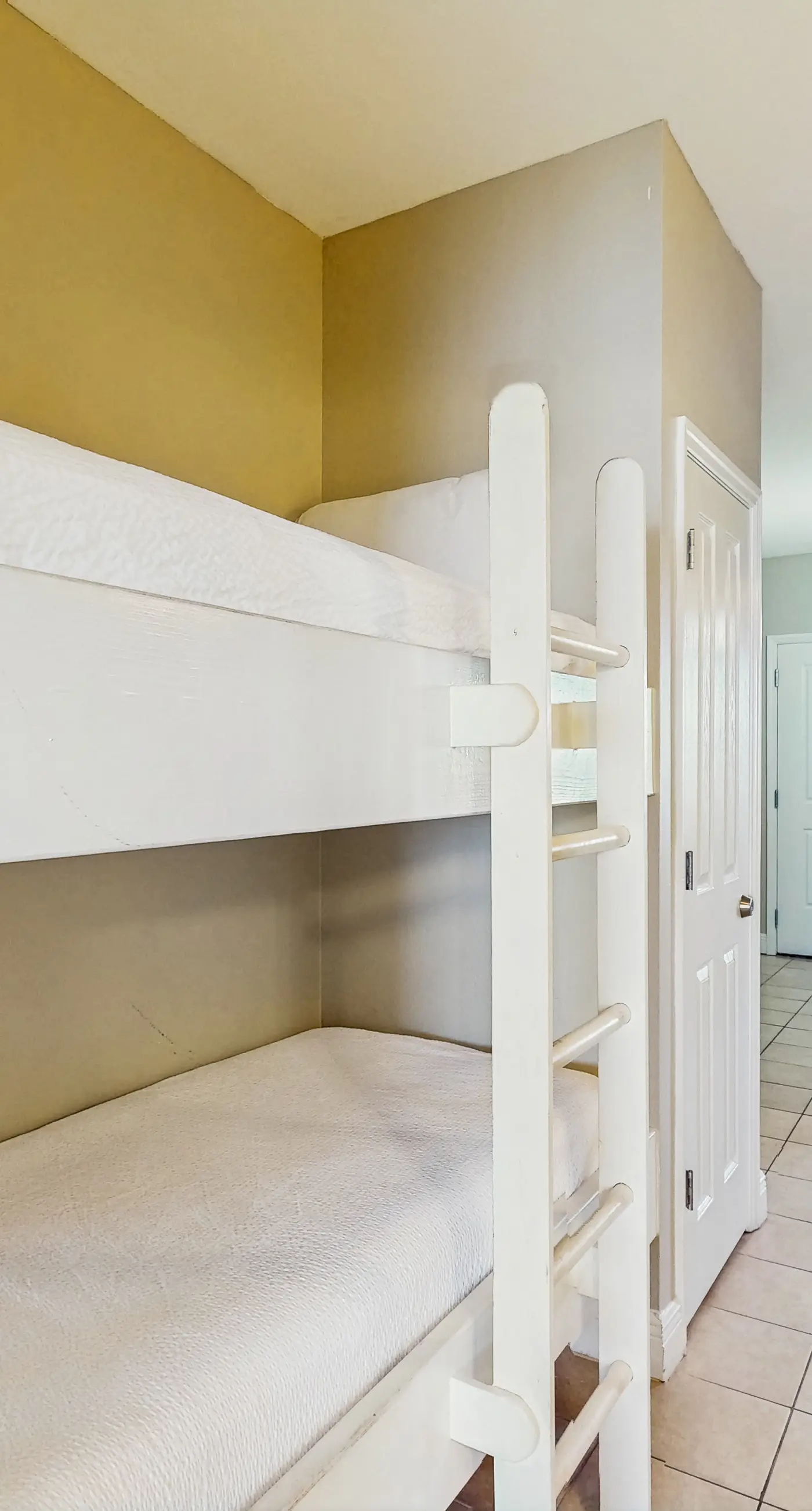 Colorful oceanfront condo with Gulf views, on-site pools & hot tub