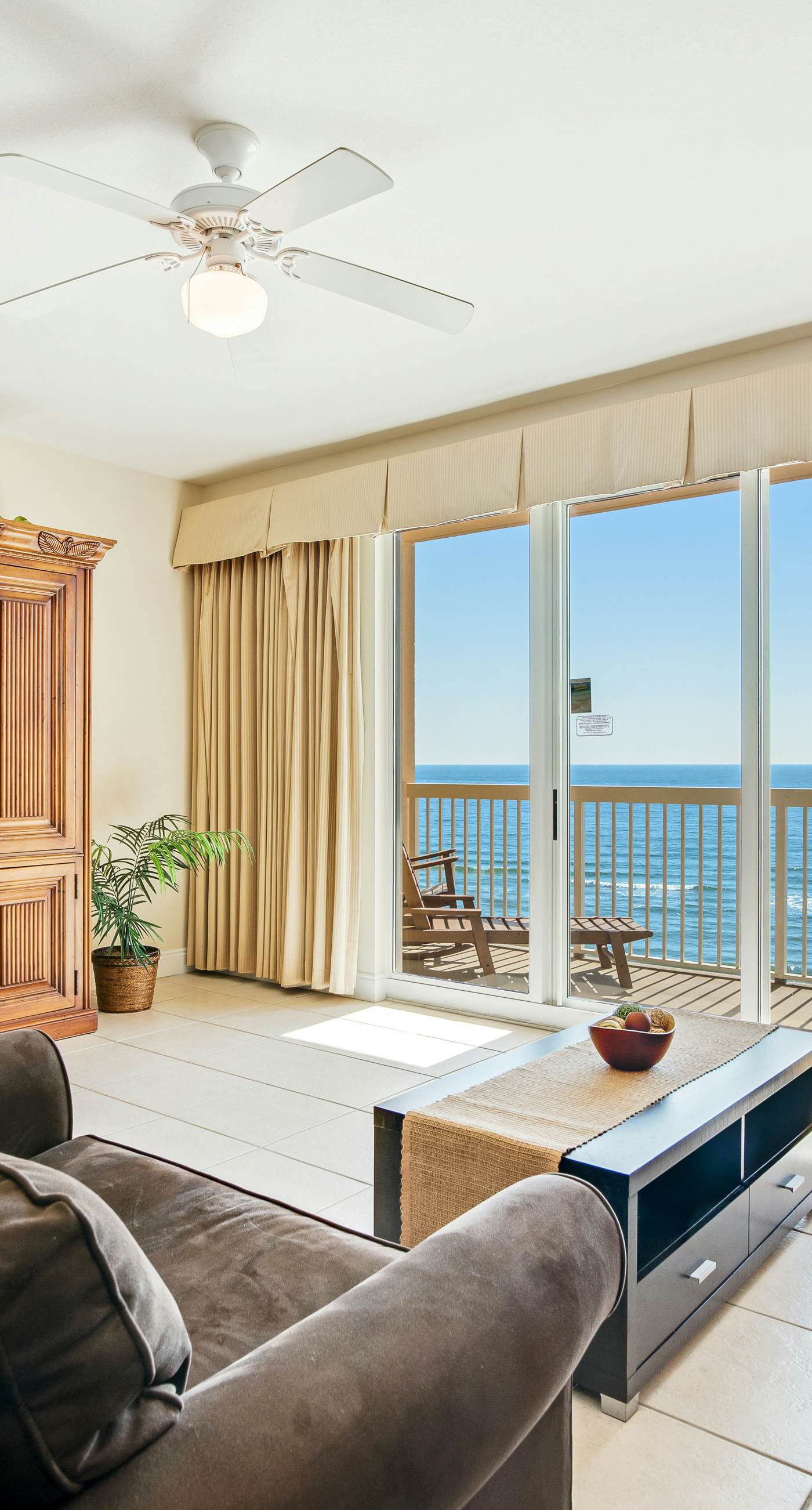 High-rise condo with pool & ocean views - walk to the beach