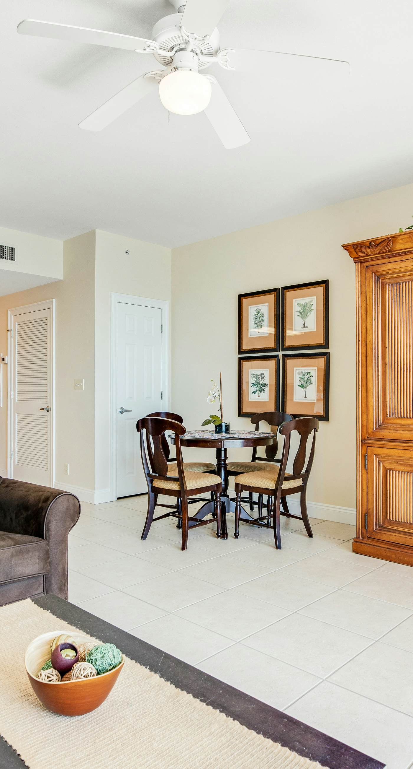 High-rise condo with pool & ocean views - walk to the beach