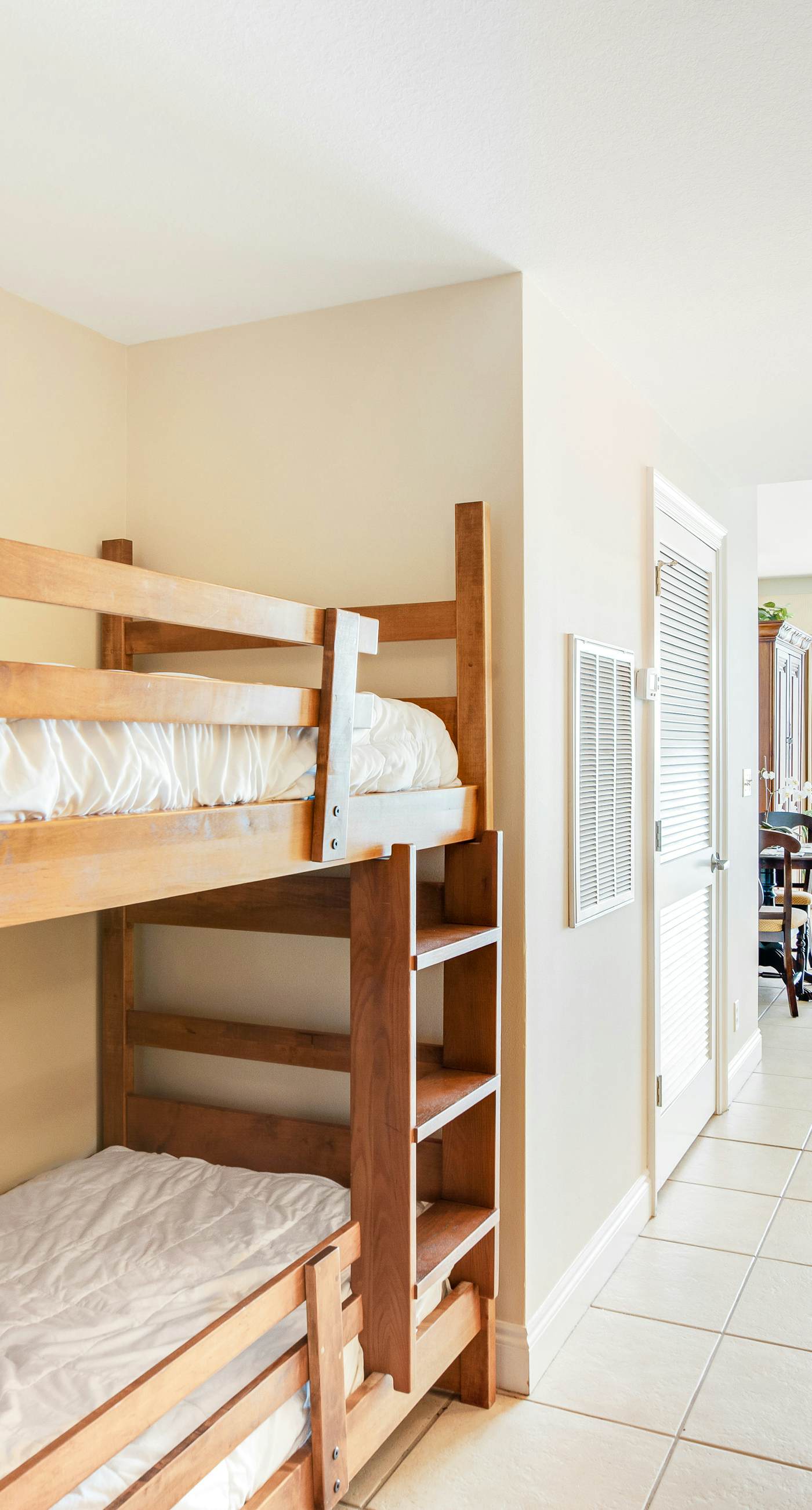 High-rise condo with pool & ocean views - walk to the beach