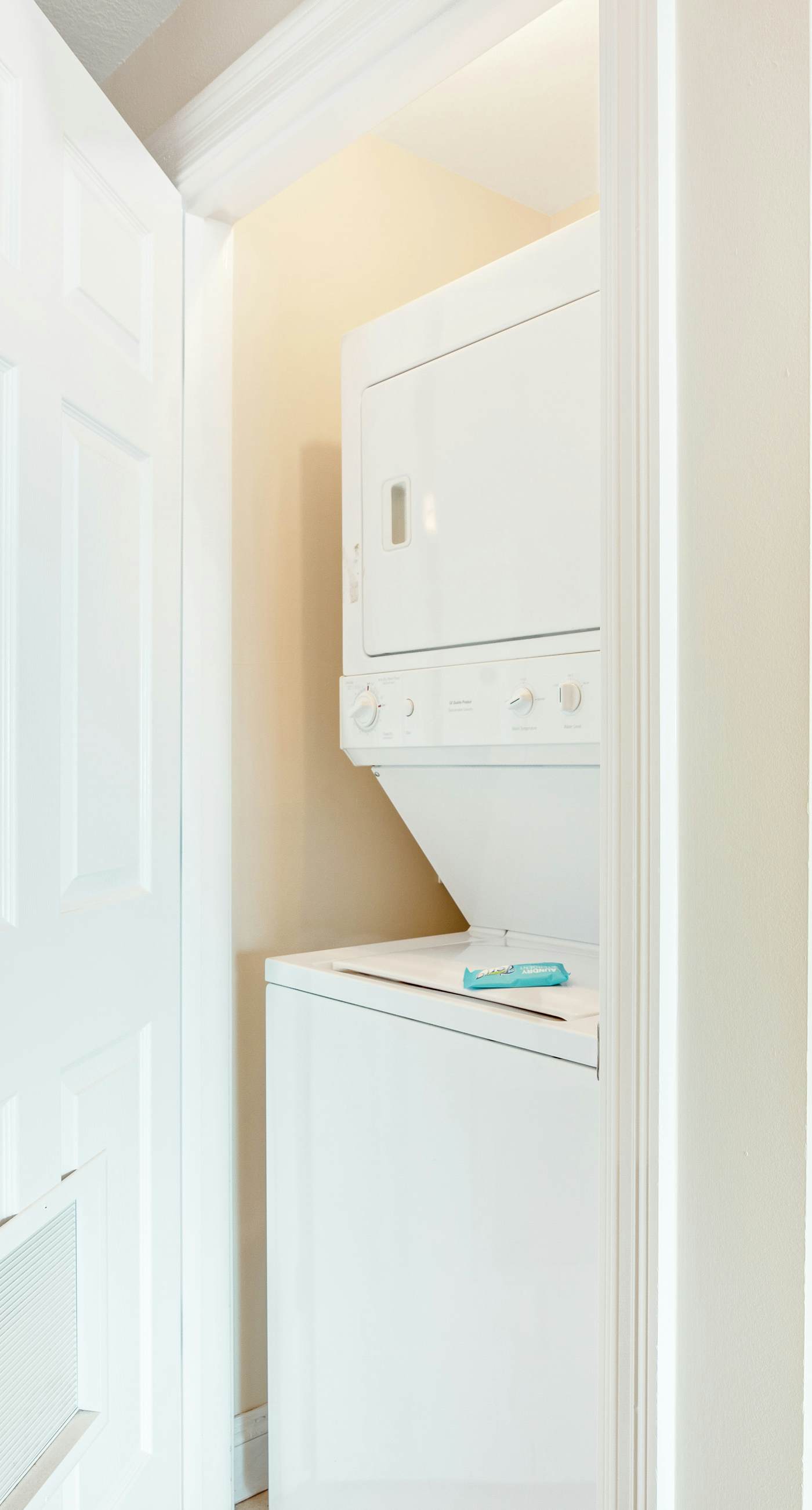 High-rise condo with pool & ocean views - walk to the beach