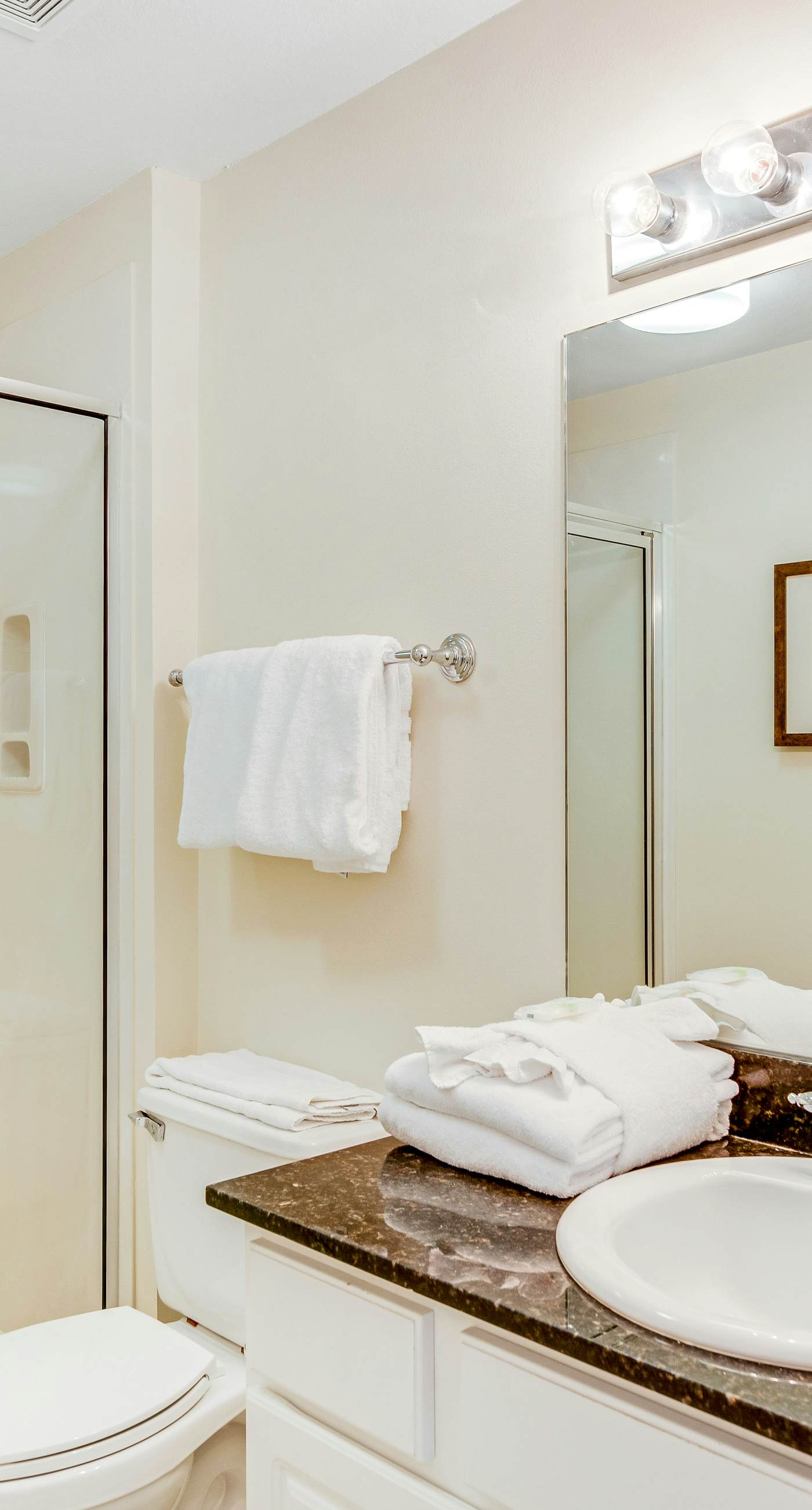 High-rise condo with pool & ocean views - walk to the beach