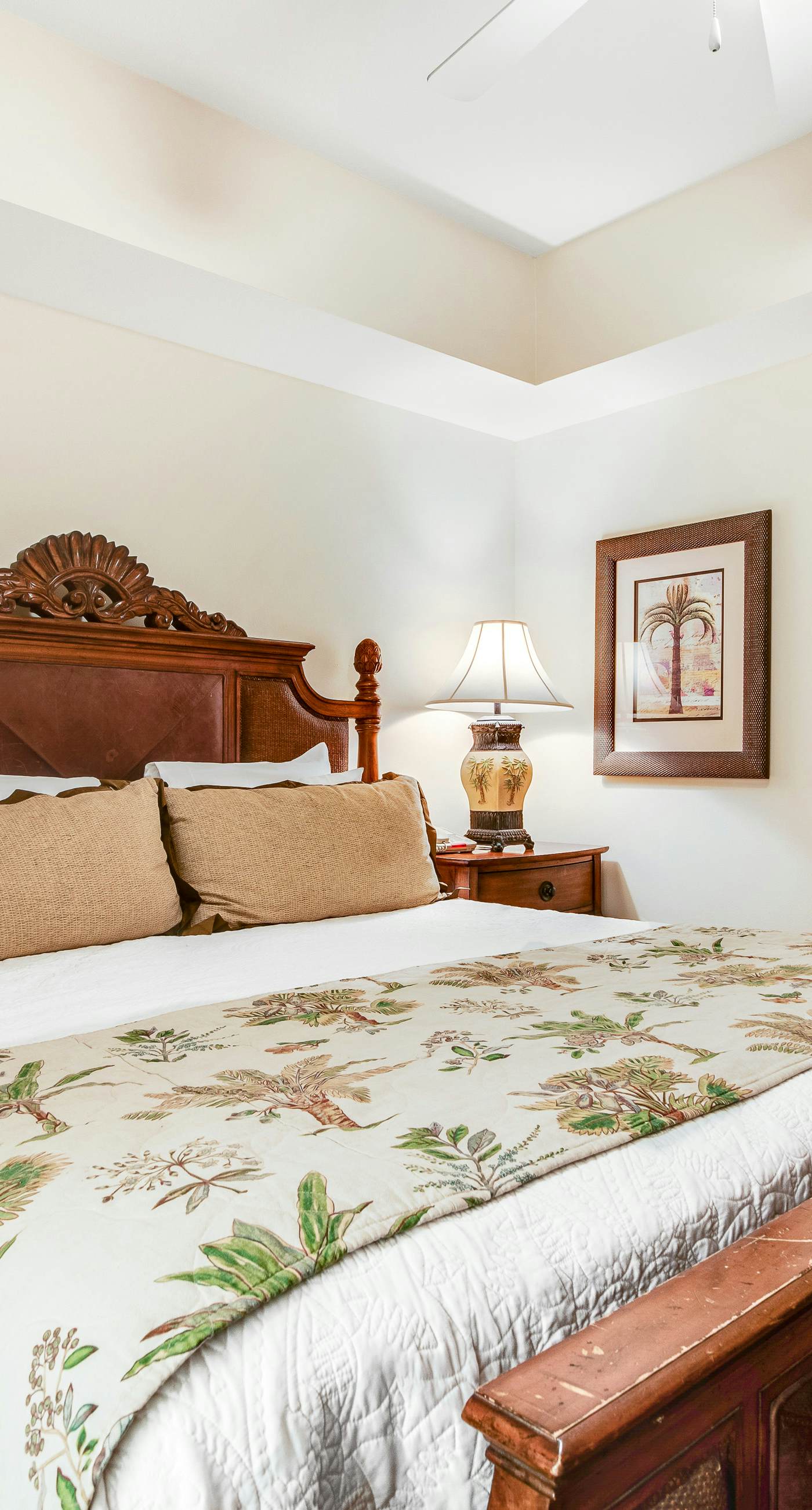 High-rise condo with pool & ocean views - walk to the beach