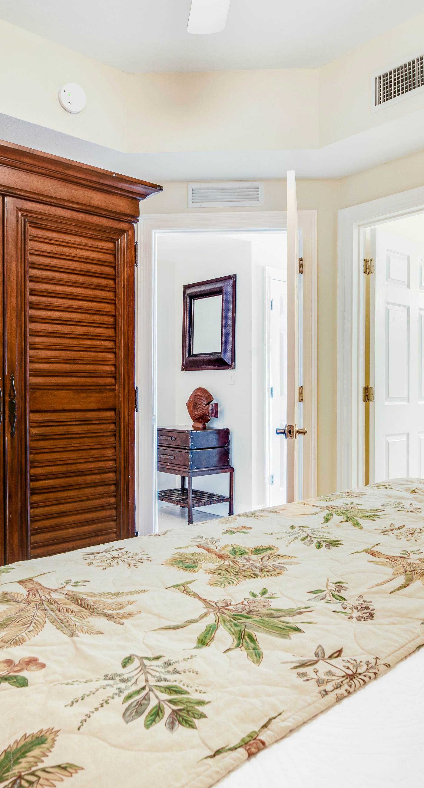 High-rise condo with pool & ocean views - walk to the beach