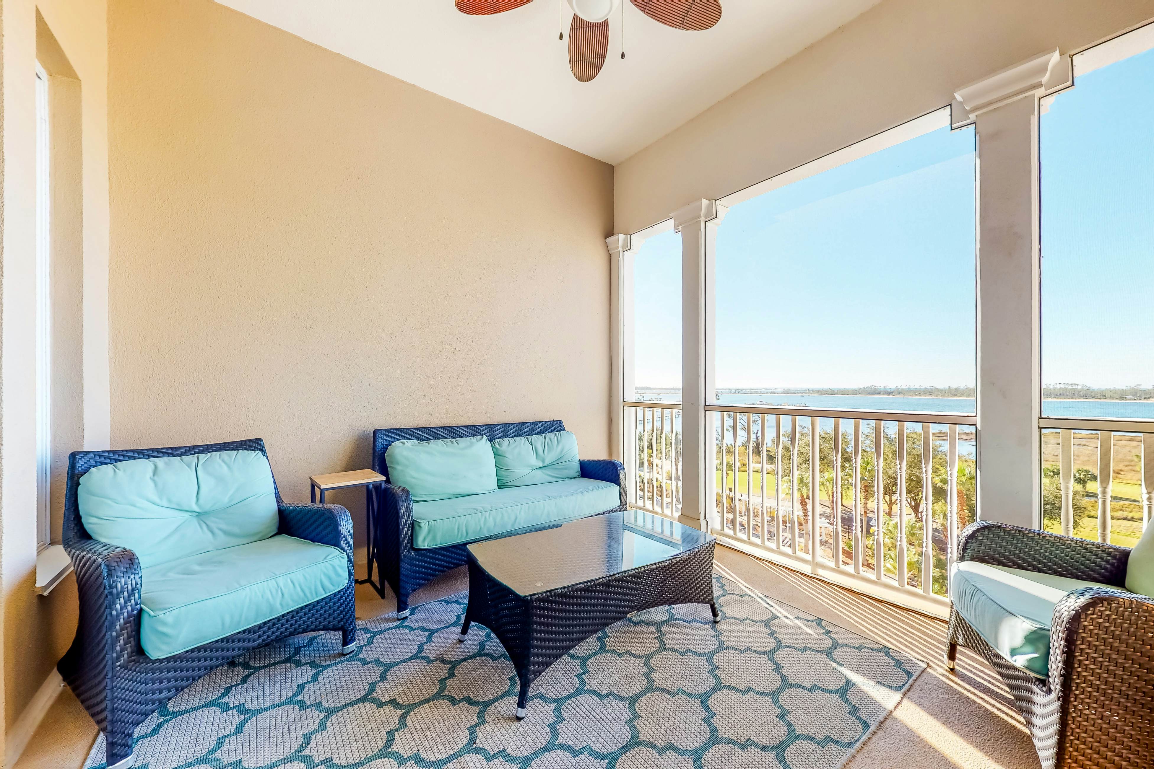 Waterfront condo with central AC and access to resort pool & hot tub