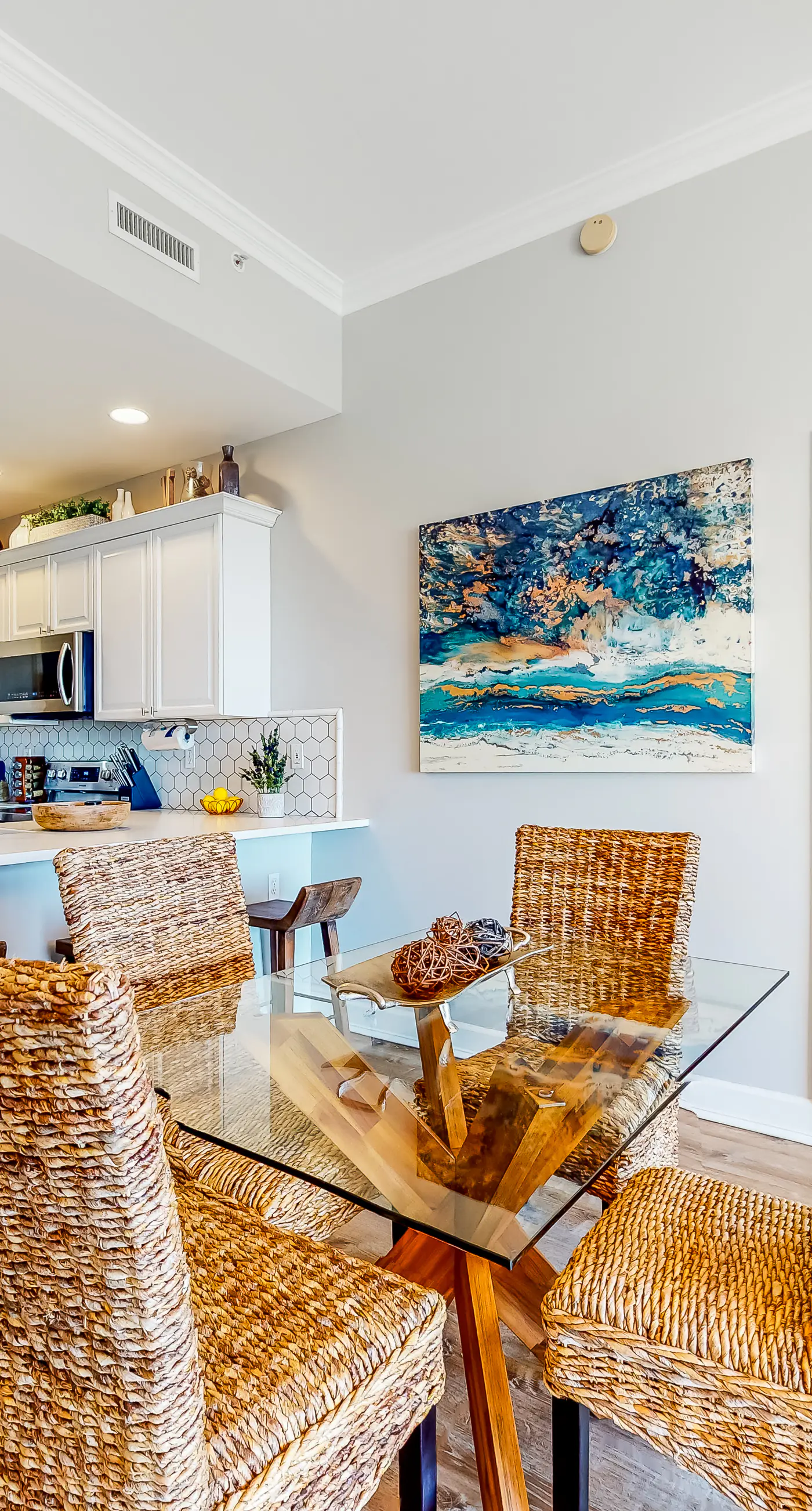 Waterfront condo with central AC and access to resort pool & hot tub