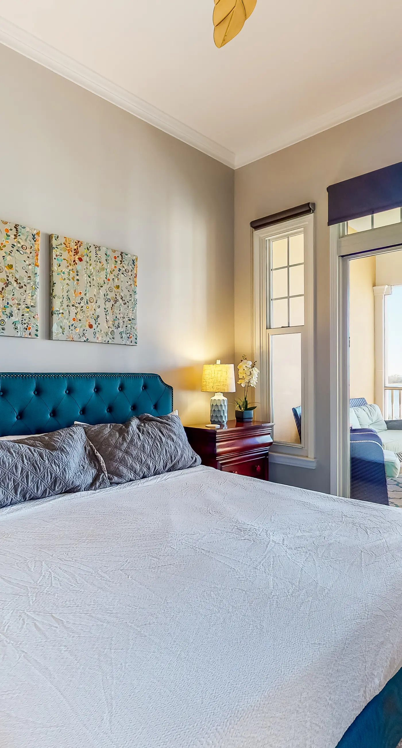 Waterfront condo with central AC and access to resort pool & hot tub