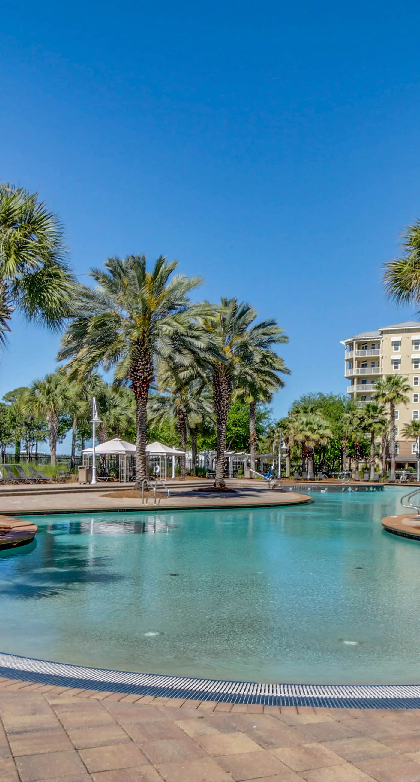 Waterfront condo with central AC and access to resort pool & hot tub