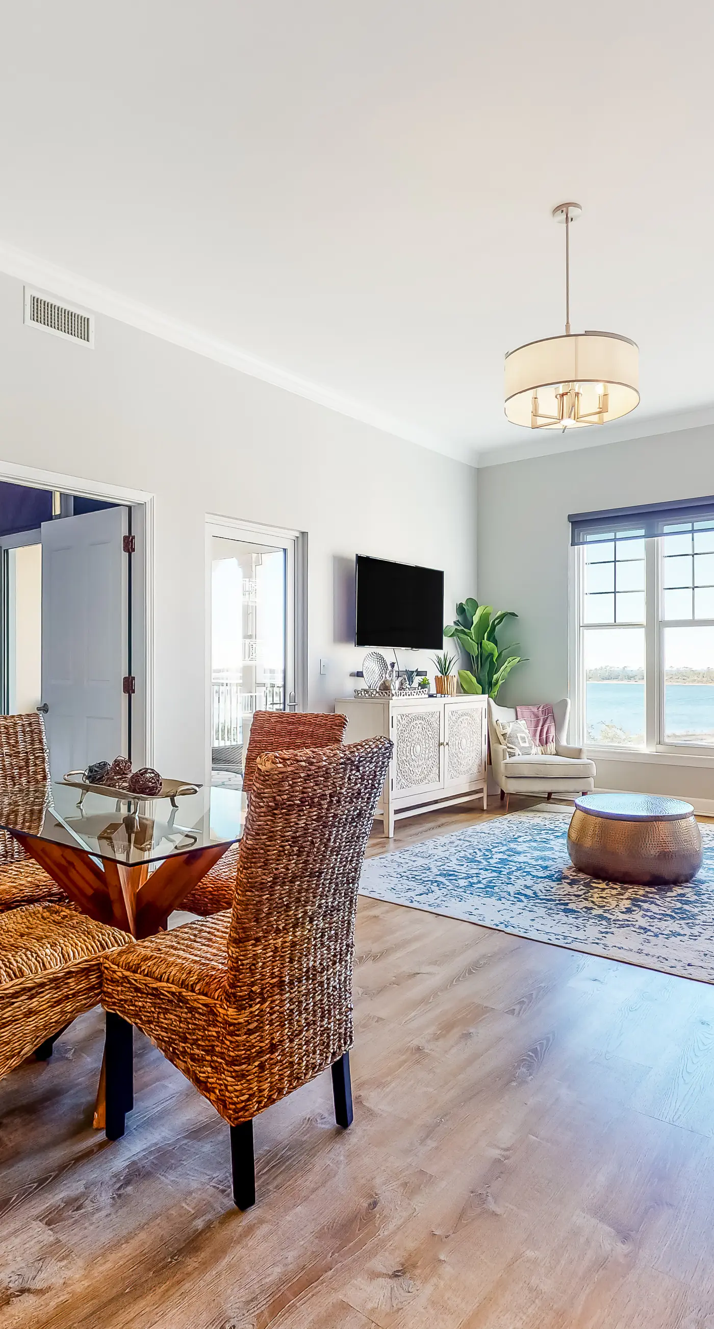 Waterfront condo with central AC and access to resort pool & hot tub