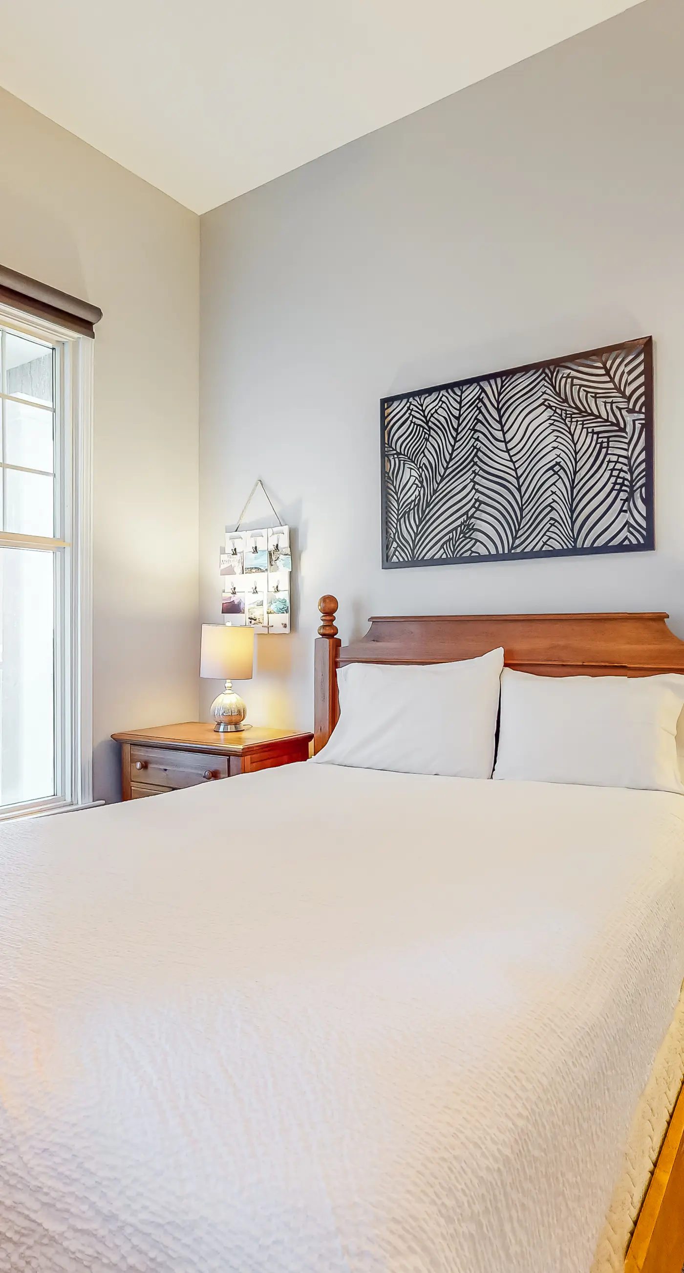 Waterfront condo with central AC and access to resort pool & hot tub