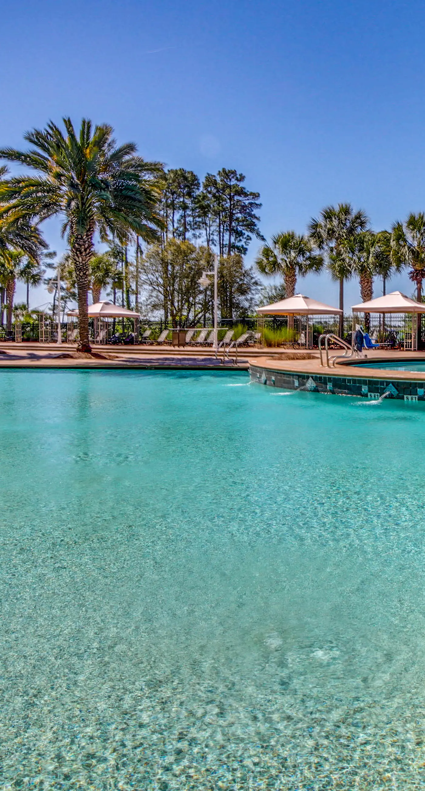 Waterfront condo with central AC and access to resort pool & hot tub