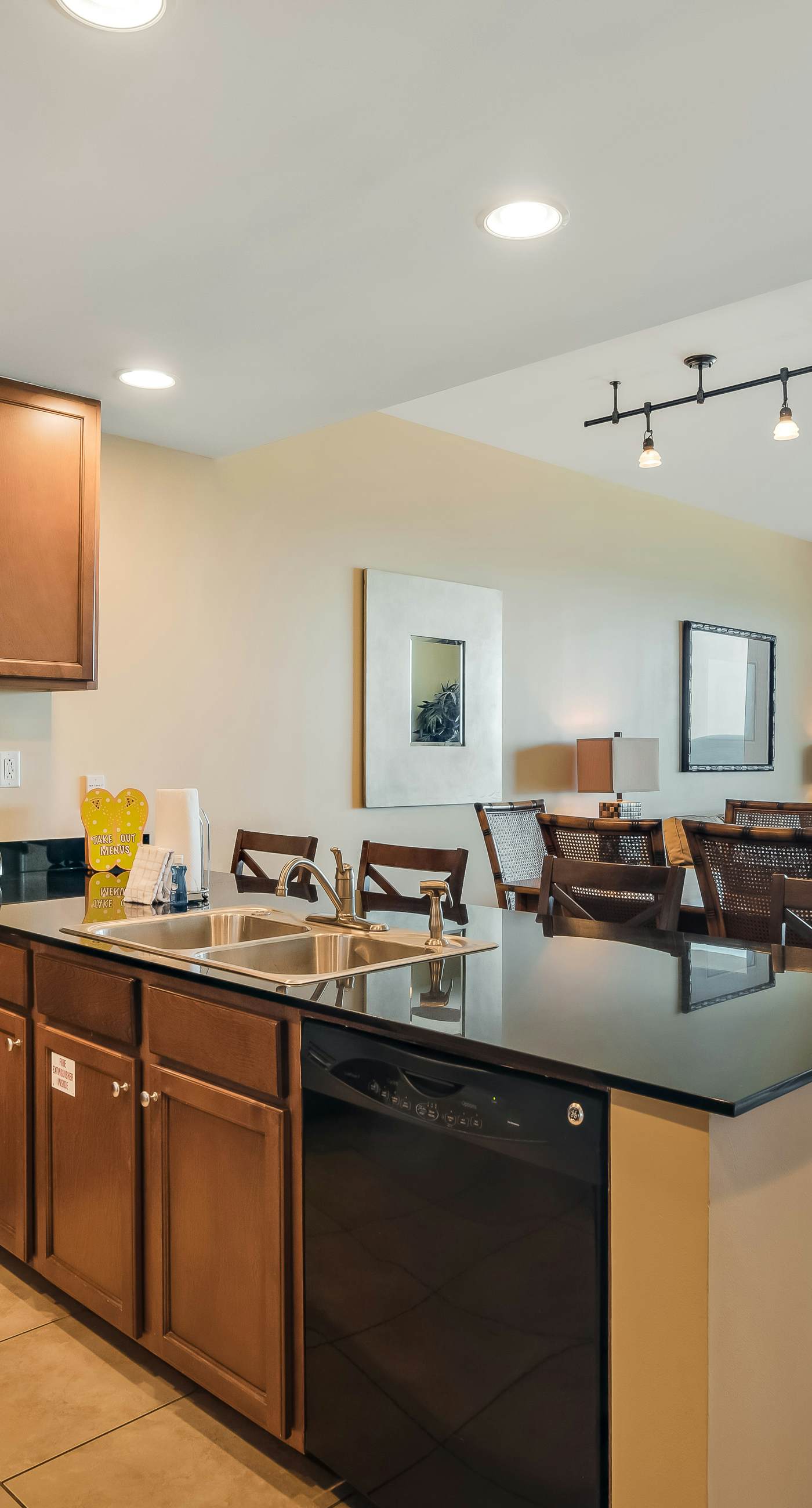 Beautiful condo with all the comforts of home | Pool | Hot tub