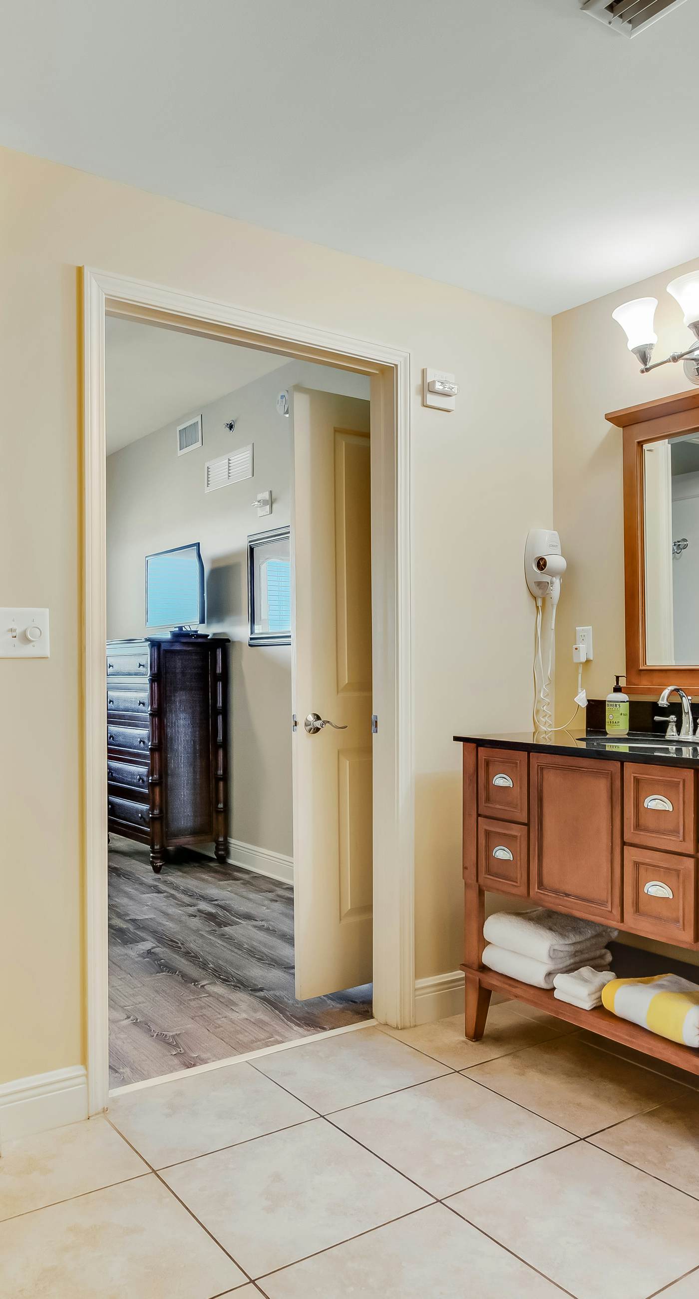 Beautiful condo with all the comforts of home | Pool | Hot tub