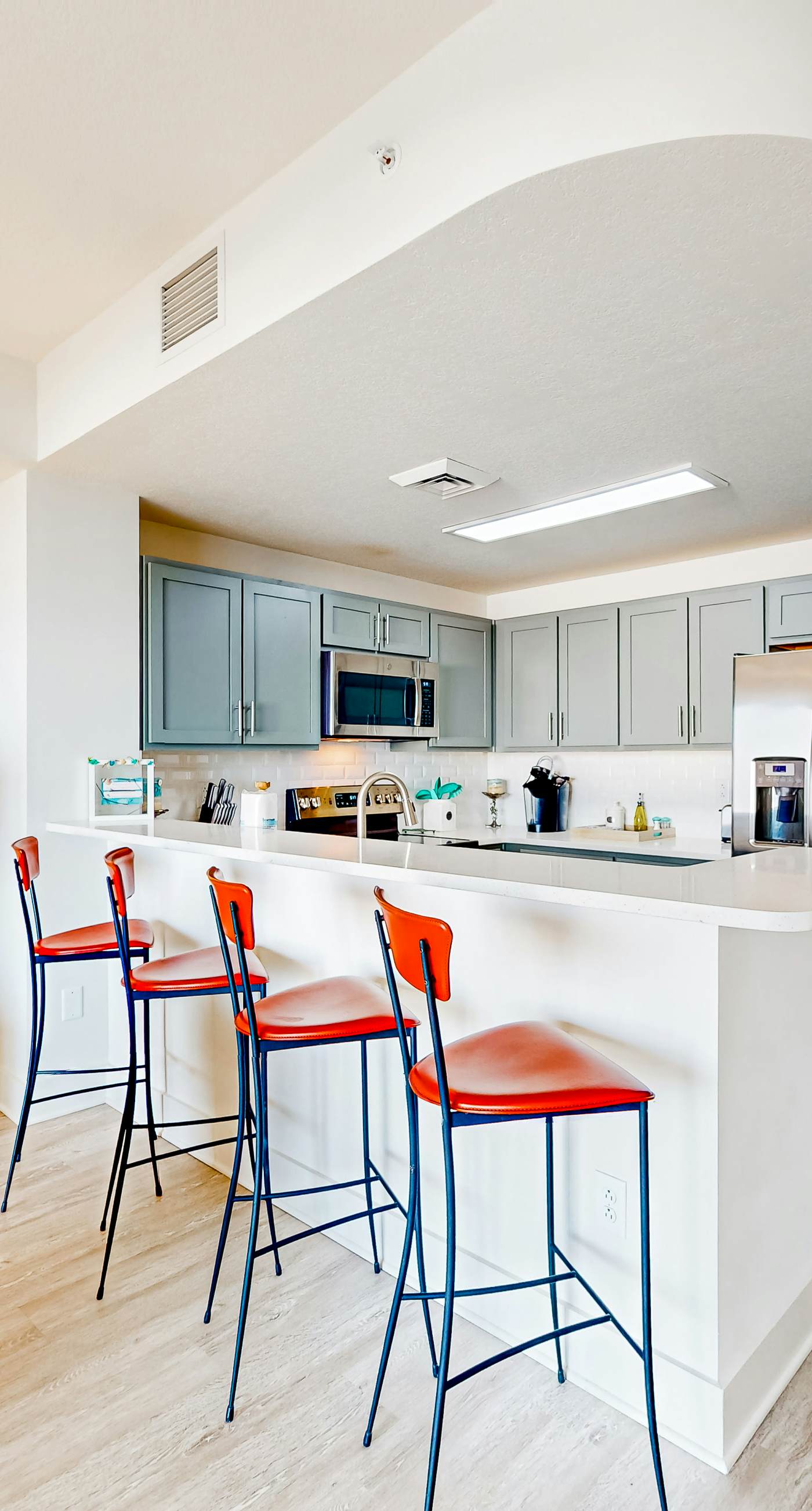 Ocean-view 10th-floor condo with balcony, heated outdoor pool, hot tub, gym, W&D