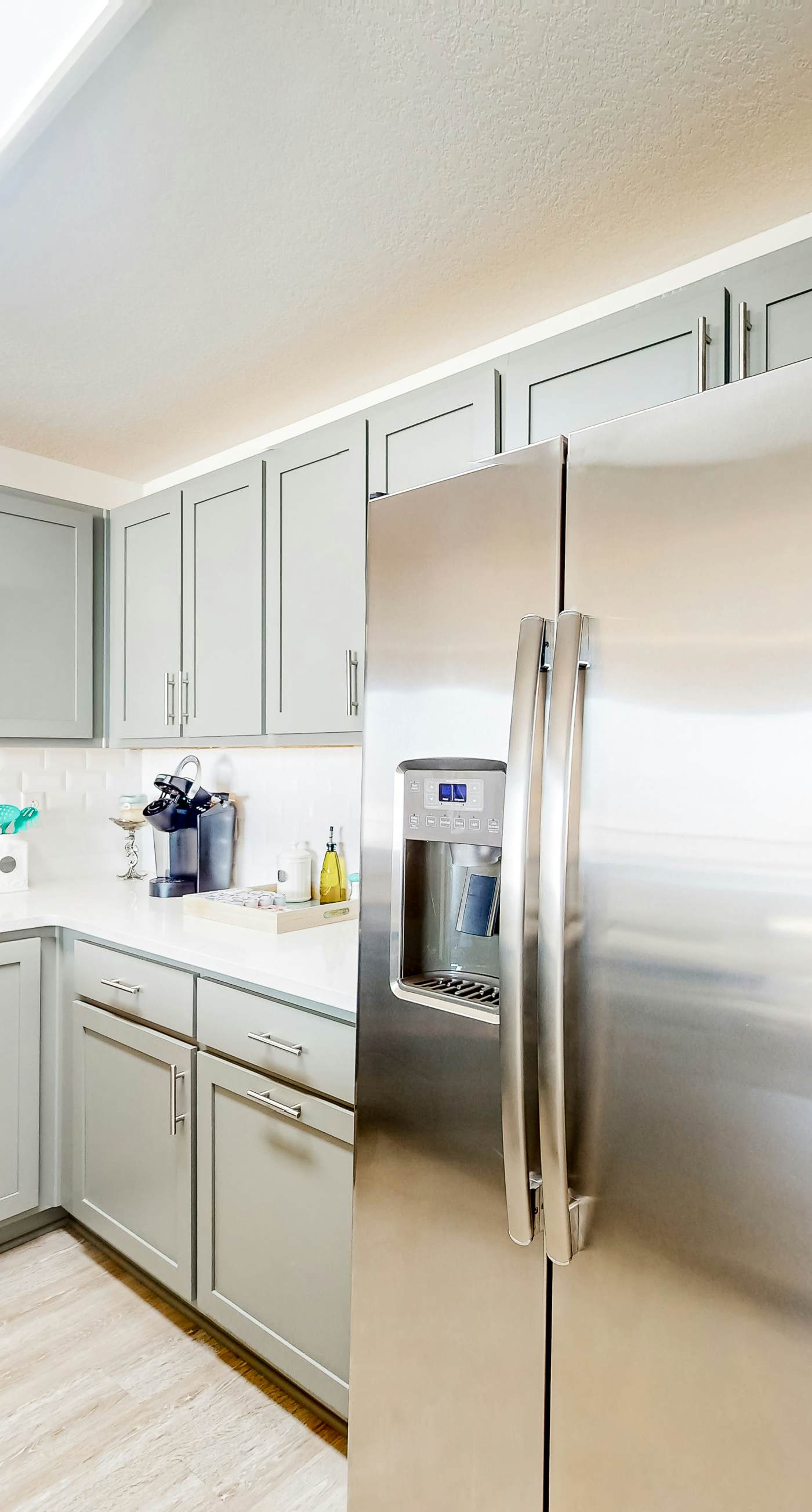 Ocean-view 10th-floor condo with balcony, heated outdoor pool, hot tub, gym, W&D