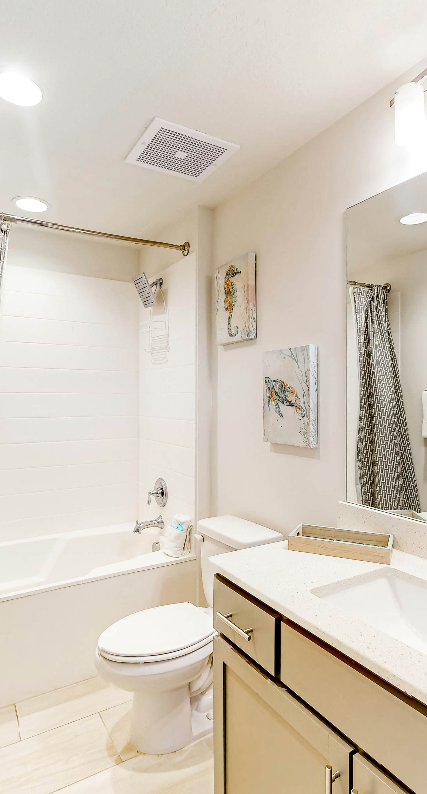 Ocean-view 10th-floor condo with balcony, heated outdoor pool, hot tub, gym, W&D