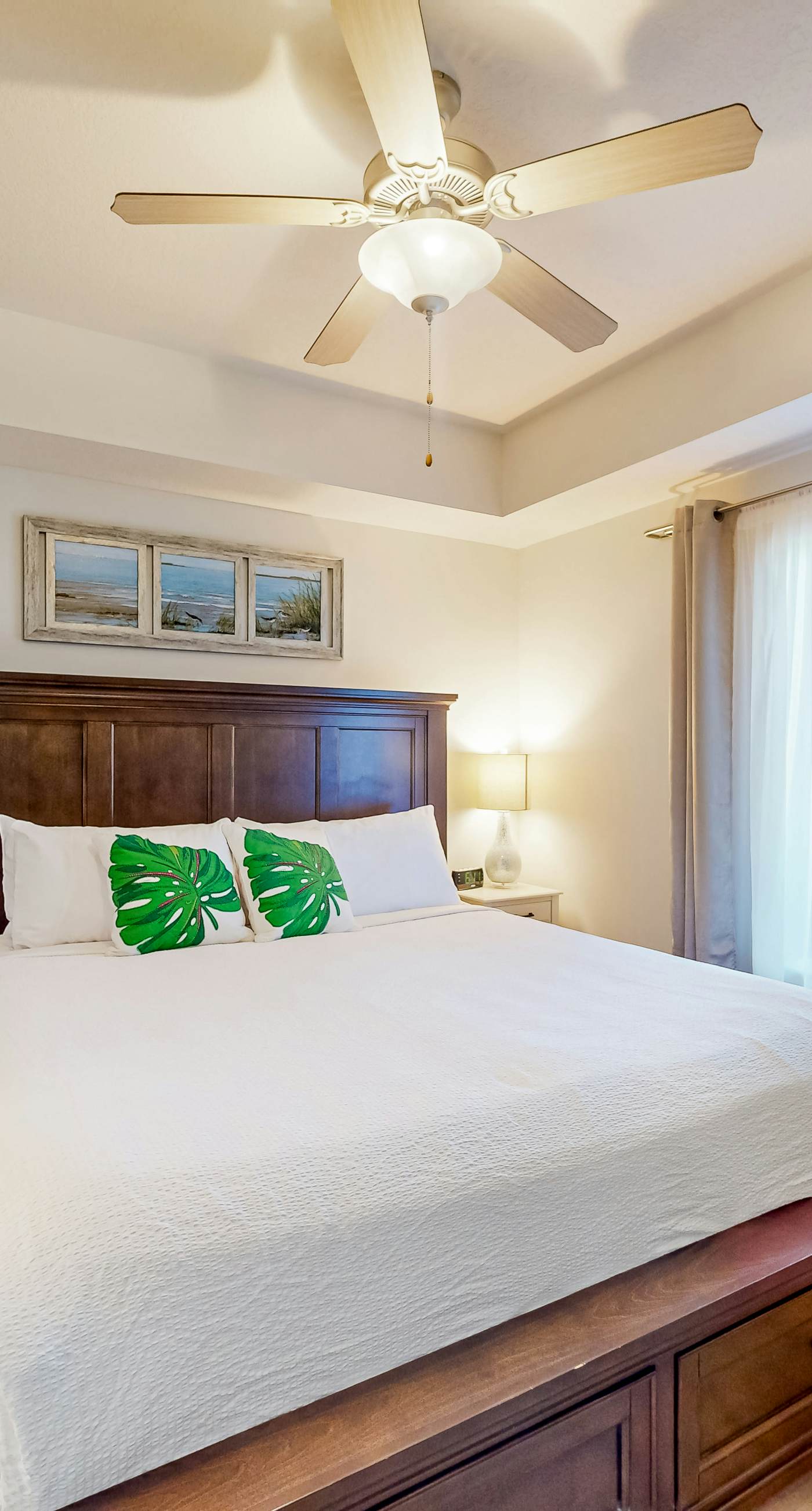 Ocean-view 10th-floor condo with balcony, heated outdoor pool, hot tub, gym, W&D