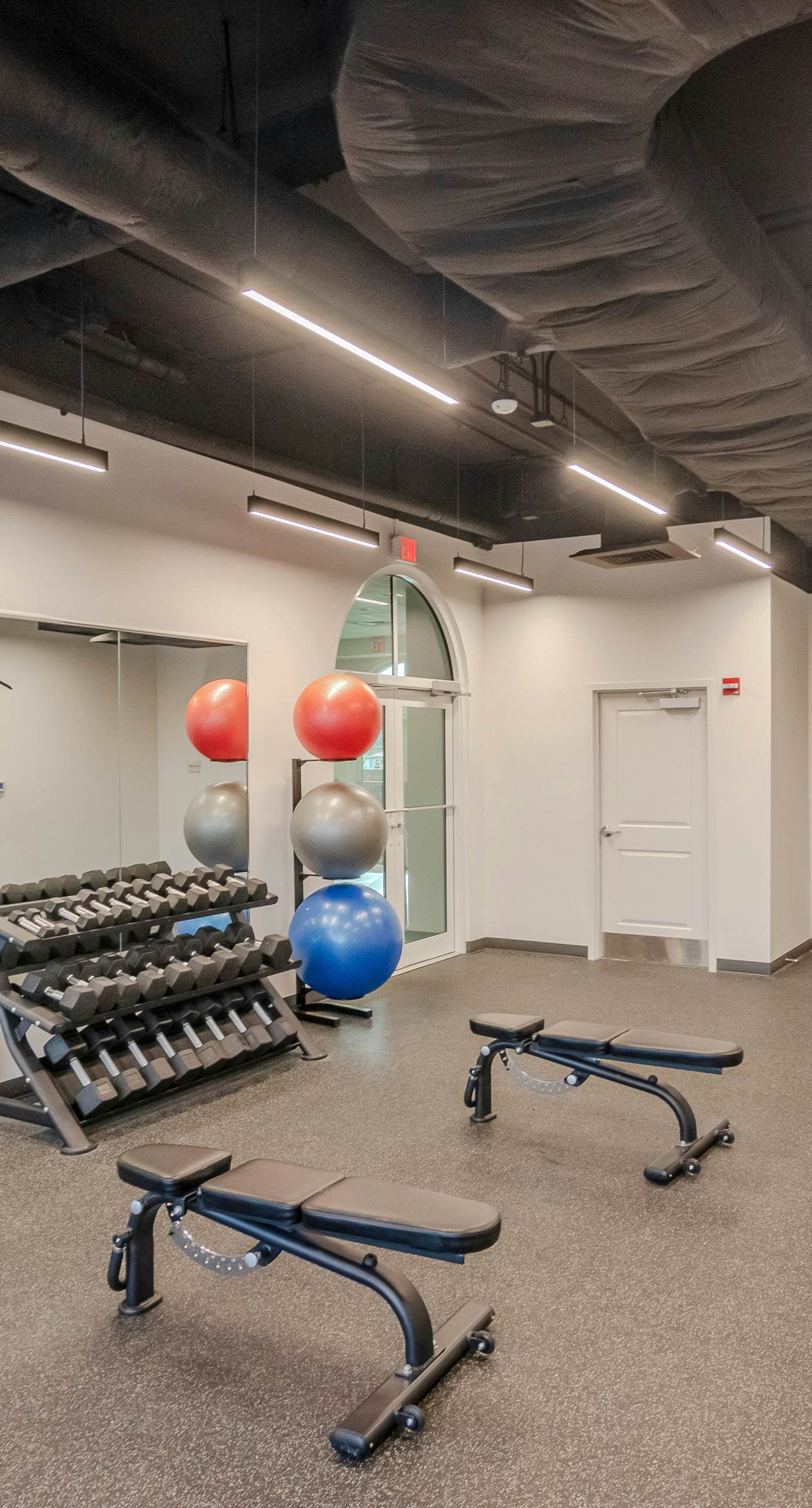 Ocean-view 10th-floor condo with balcony, heated outdoor pool, hot tub, gym, W&D