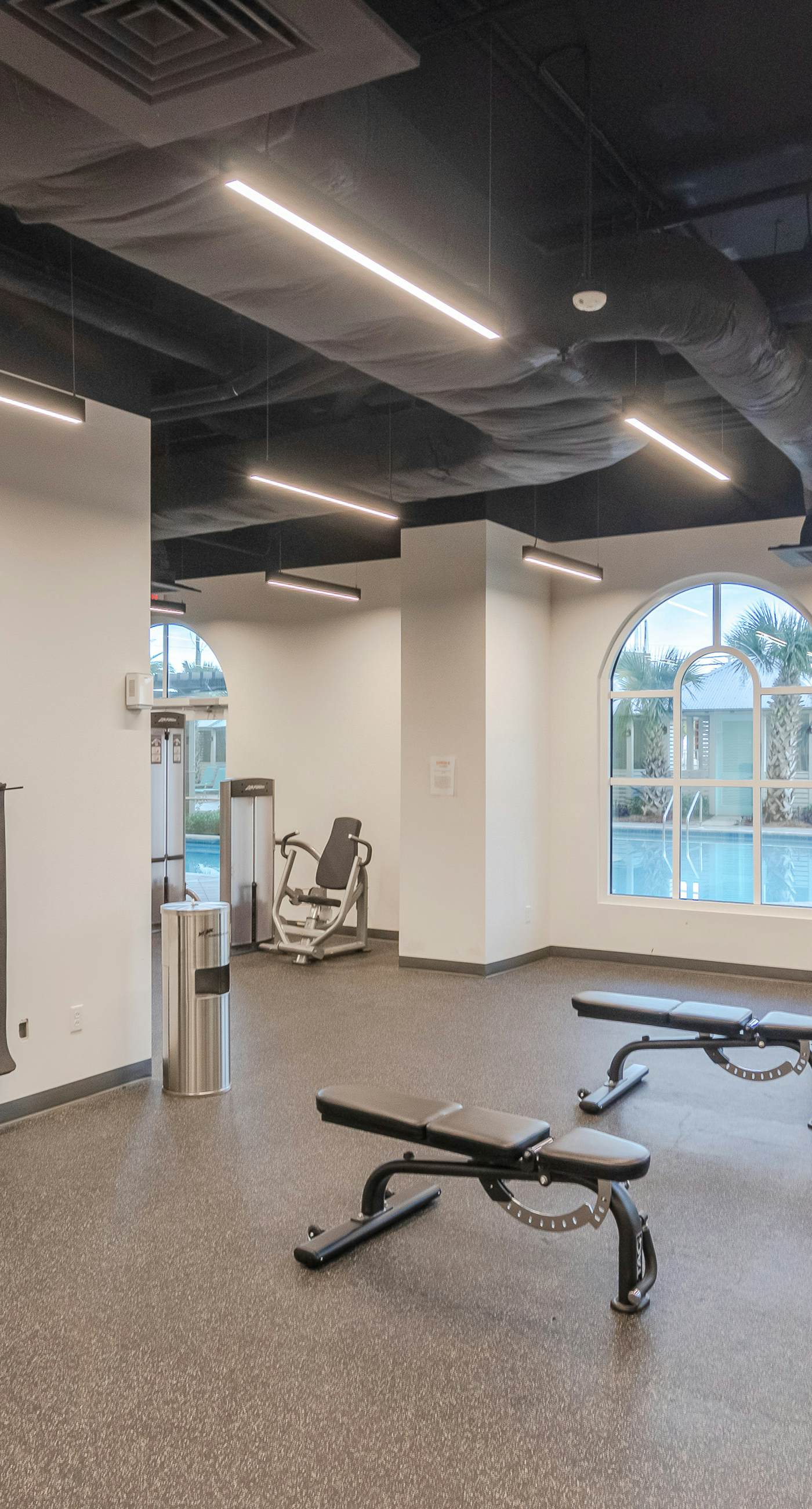 Ocean-view 10th-floor condo with balcony, heated outdoor pool, hot tub, gym, W&D