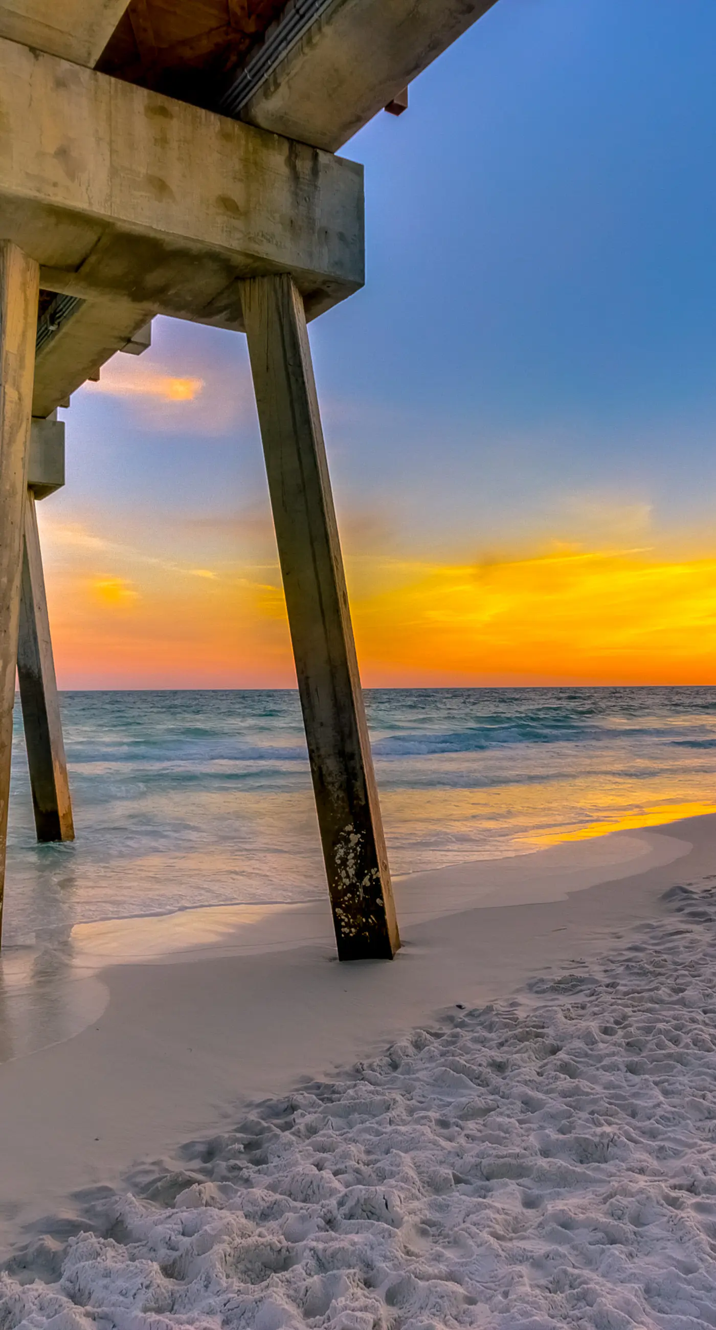 Light-filled beachfront condo with shared pool, hot tub & beach access