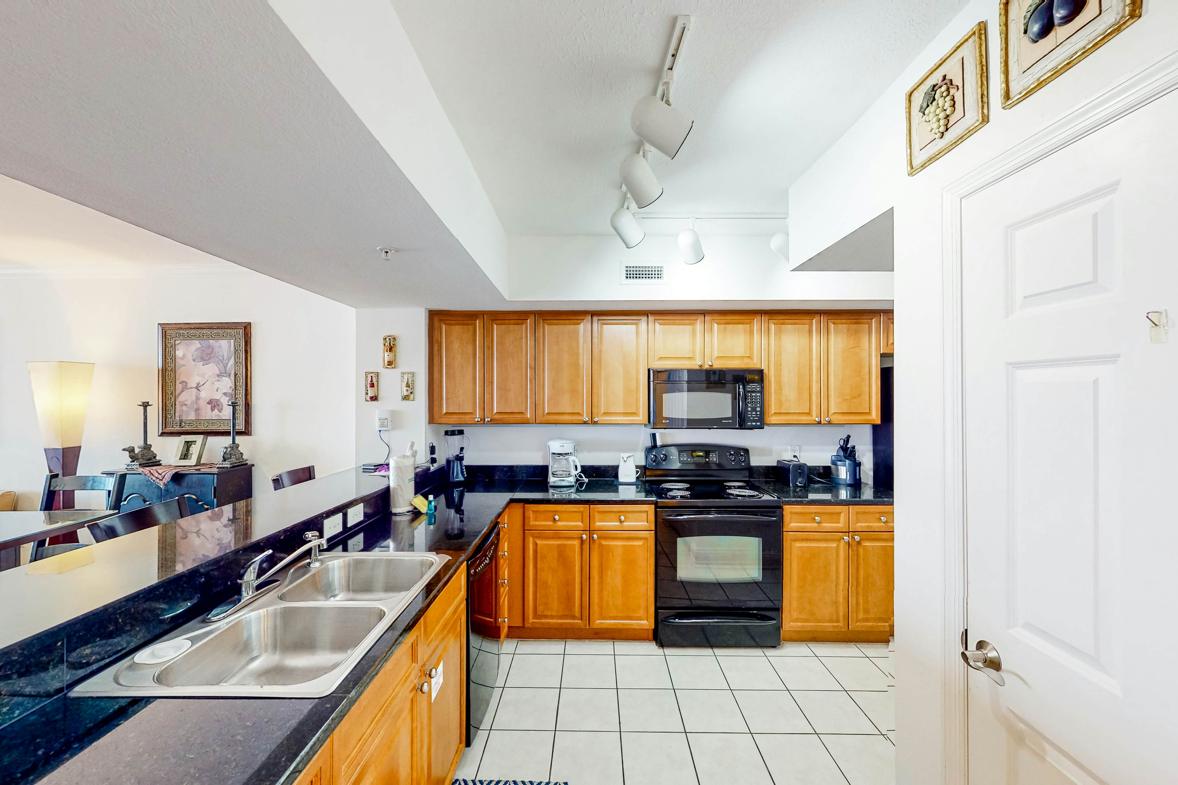 Beachfront condo with Gulf views, private balcony, pools, hot tub & beach access