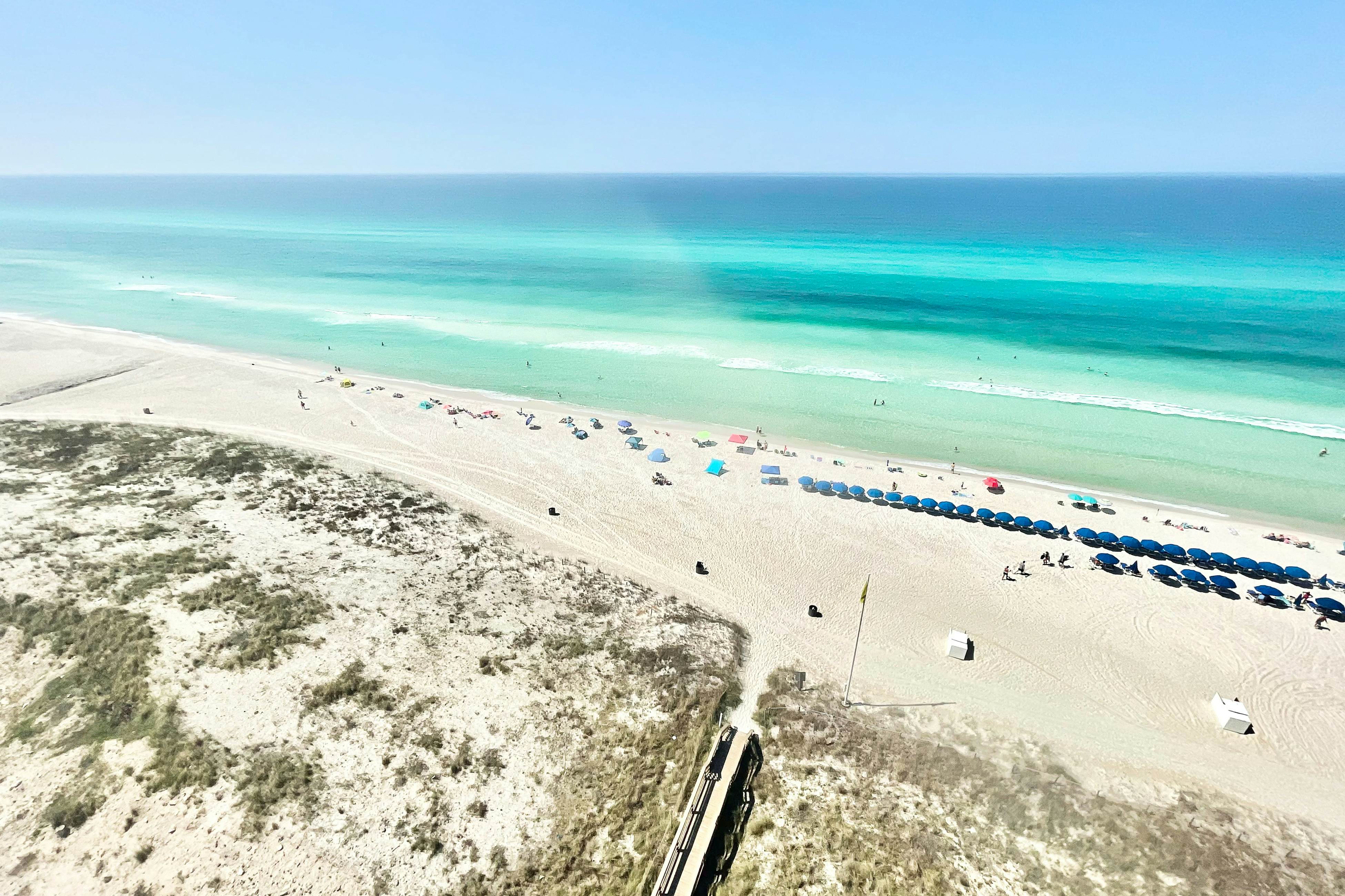 Beachfront condo with Gulf views, private balcony, pools, hot tub & beach access