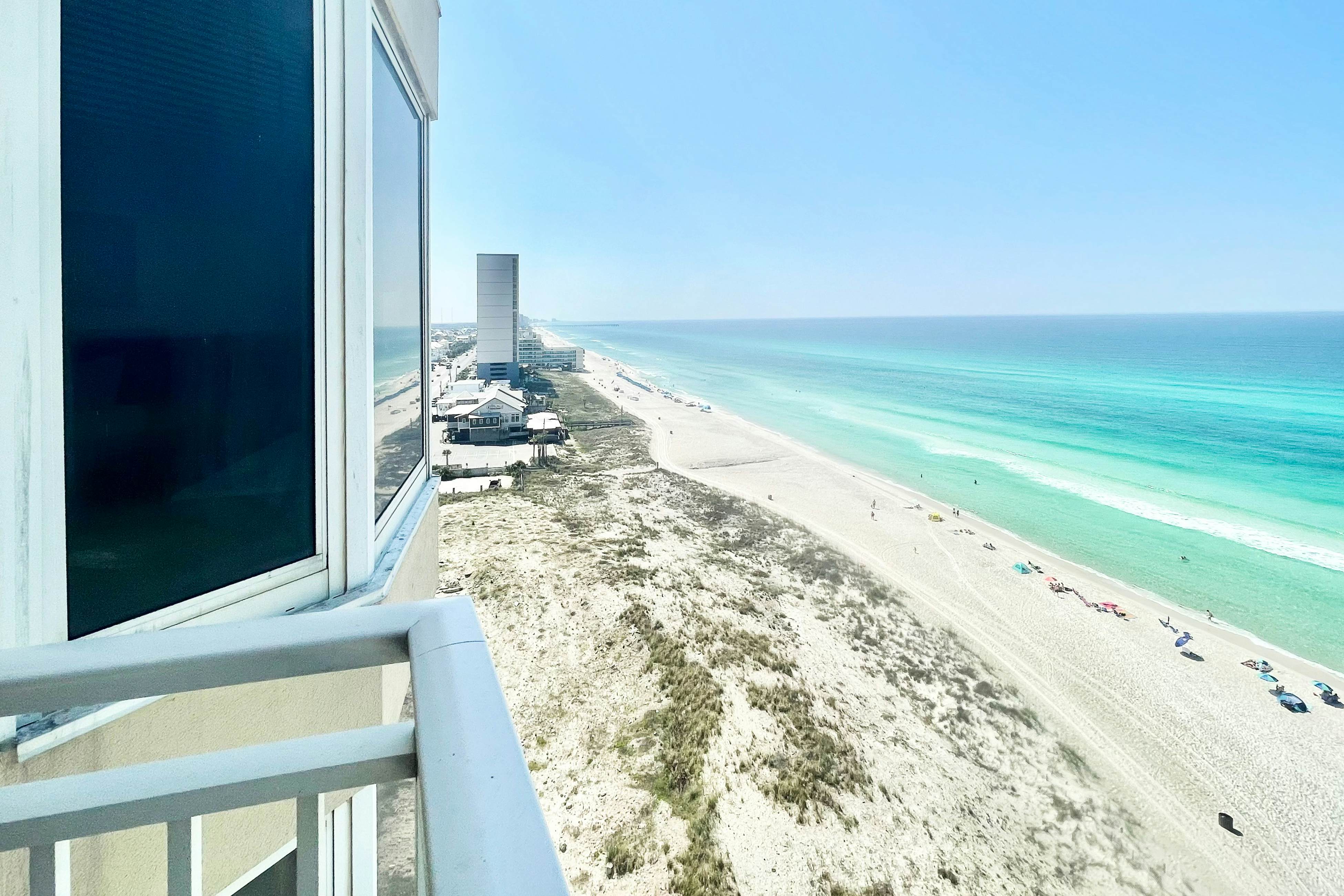Beachfront condo with Gulf views, private balcony, pools, hot tub & beach access