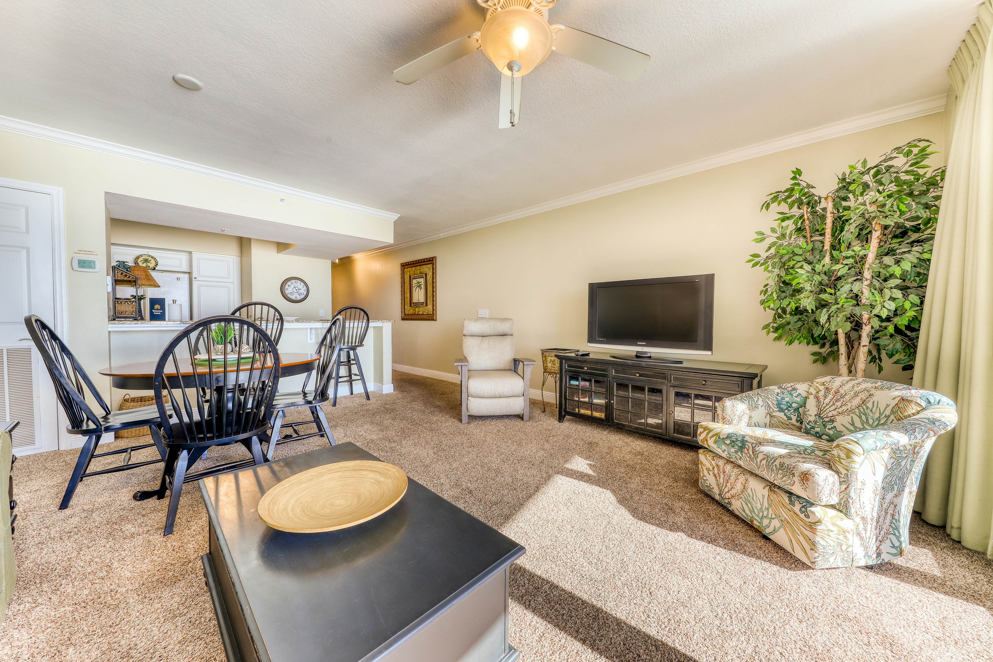 Oceanfront Condo with WiFi, Pool, & Hot Tub - Walk to Beach