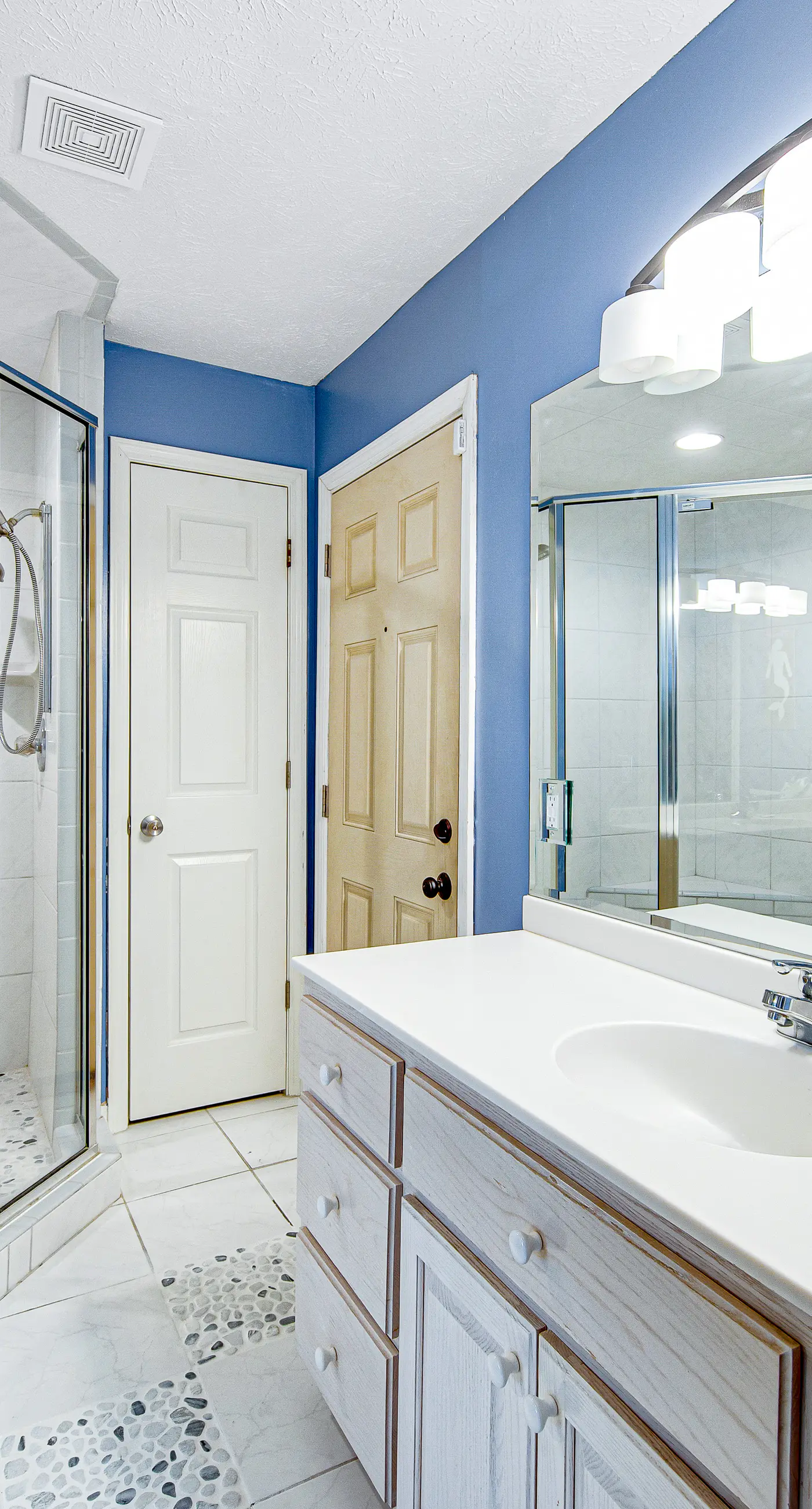 Stylish dog-friendly home with private pool, ocean view, & high-speed WiFi