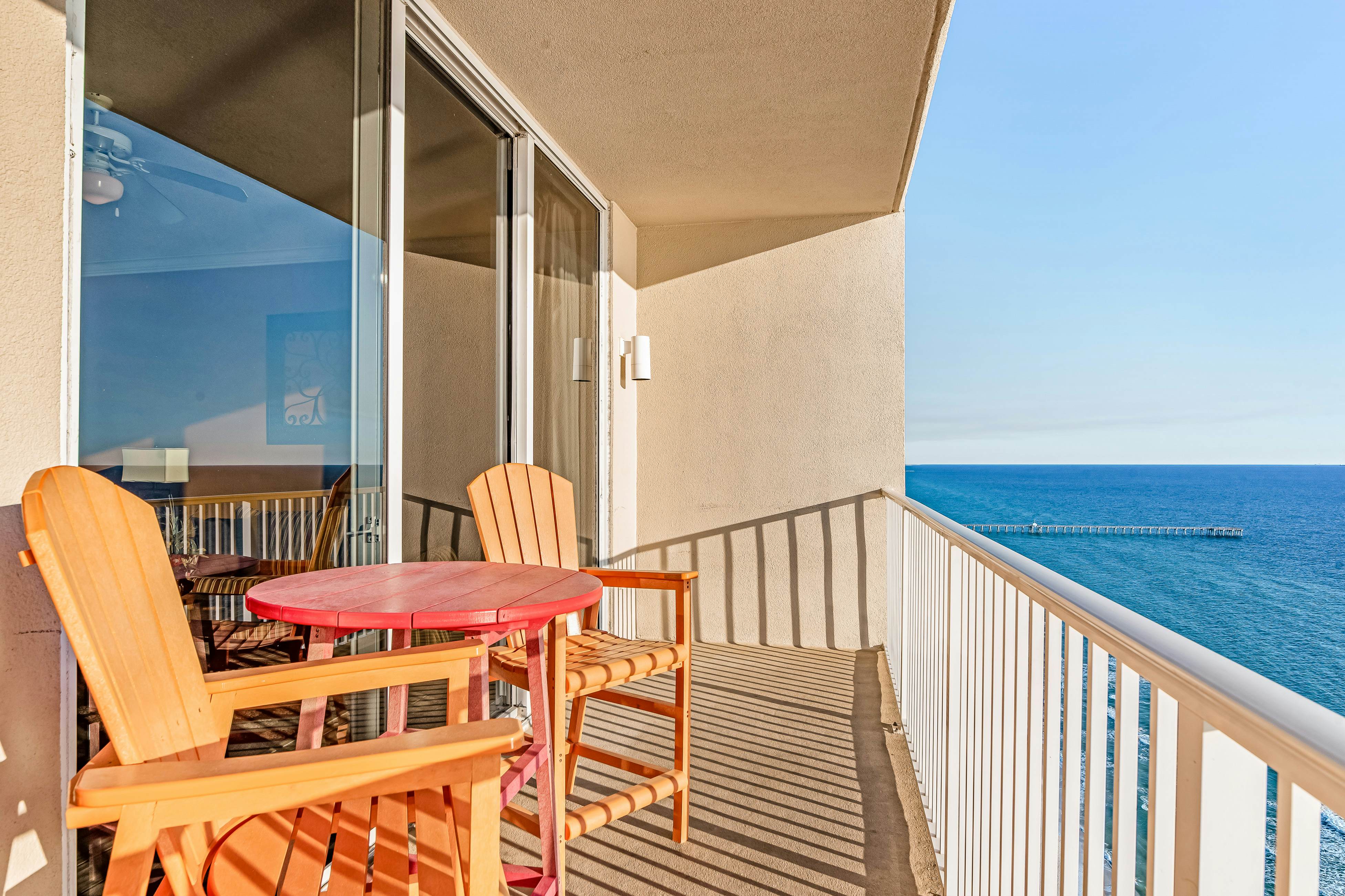 Gulf front Condo w/Views, Shared In/Outdoor Pools, Hot Tub, Gym, High-Speed WiFi