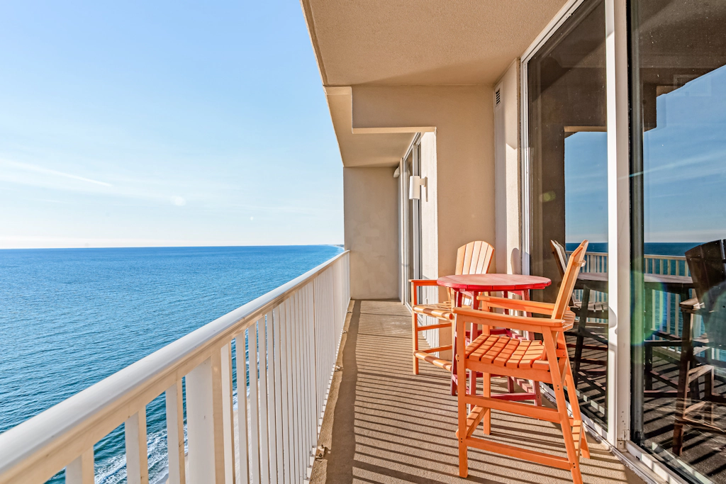 Gulf front Condo with Views, Shared In&Outdoor Pools, Hot Tub, Gym, High-Speed WiFi