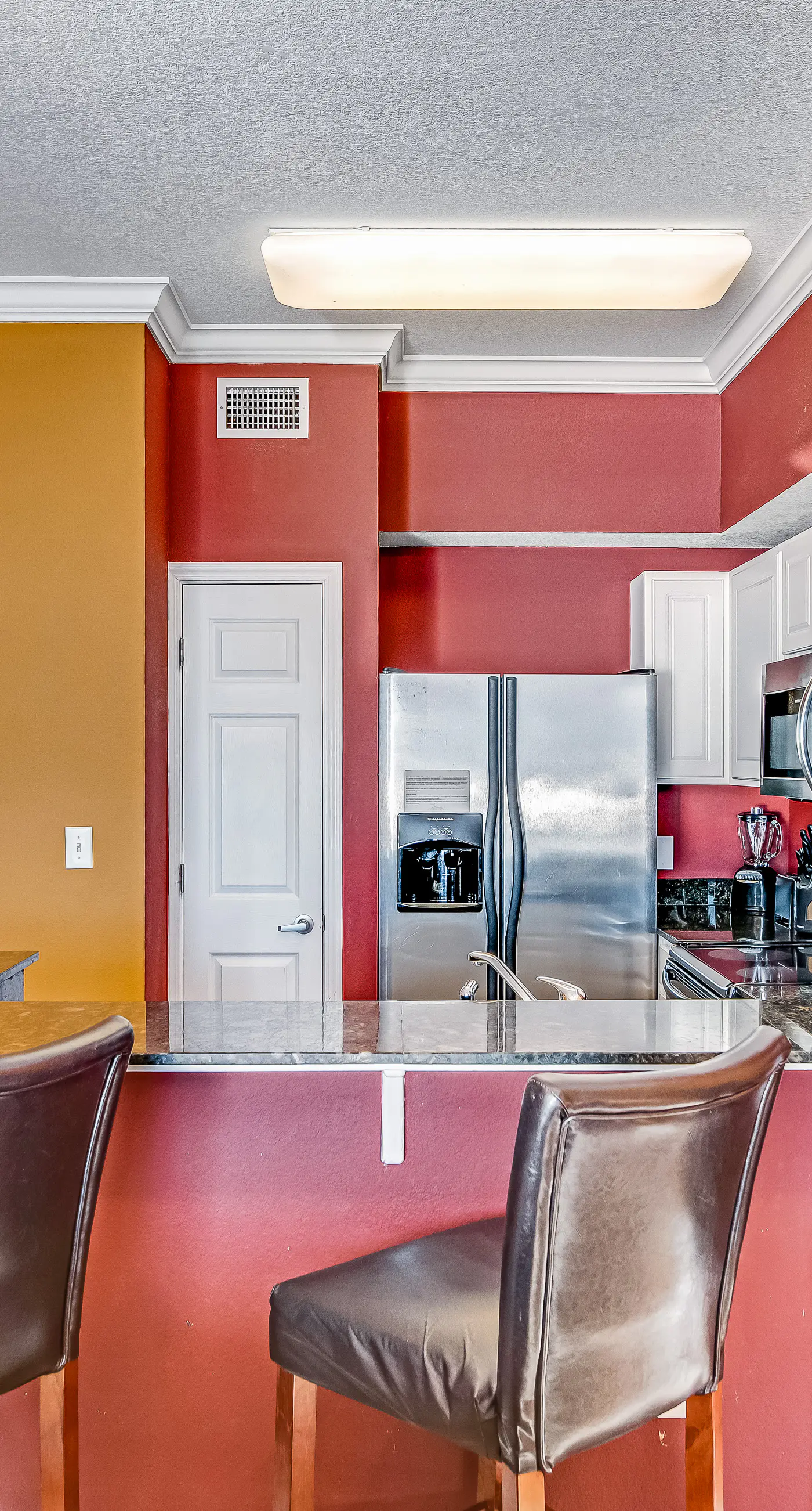 Gulf front Condo w/Views, Shared In/Outdoor Pools, Hot Tub, Gym, High-Speed WiFi