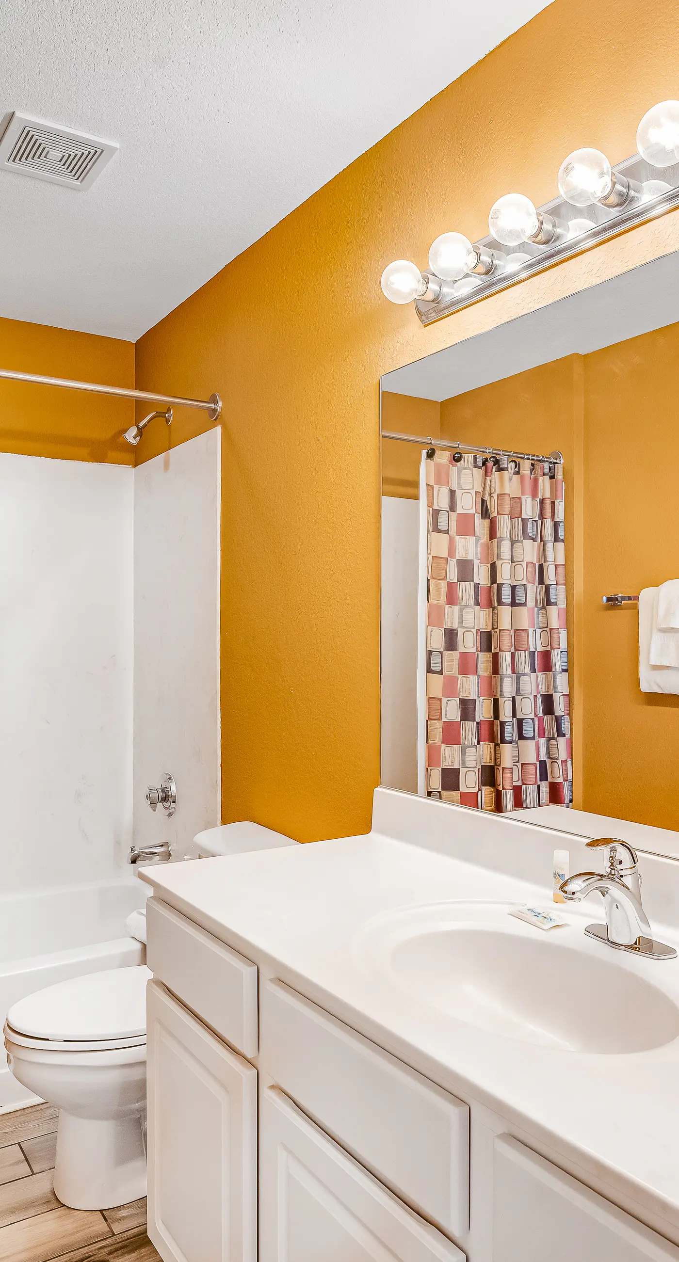 Gulf front Condo w/Views, Shared In/Outdoor Pools, Hot Tub, Gym, High-Speed WiFi