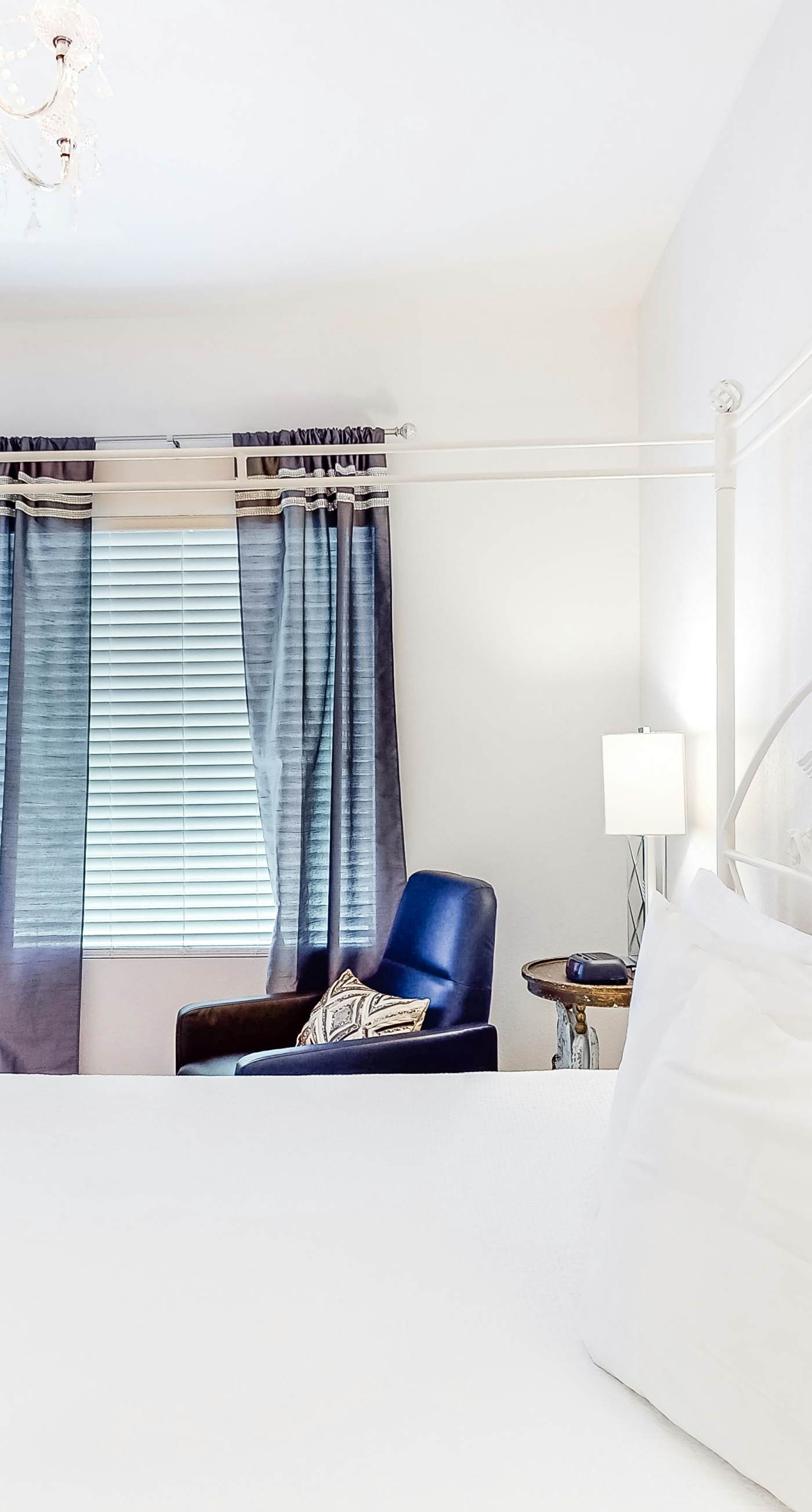 Beautiful 28th-floor condo w/shared gym/Roman spa, hot tub, two shared pools